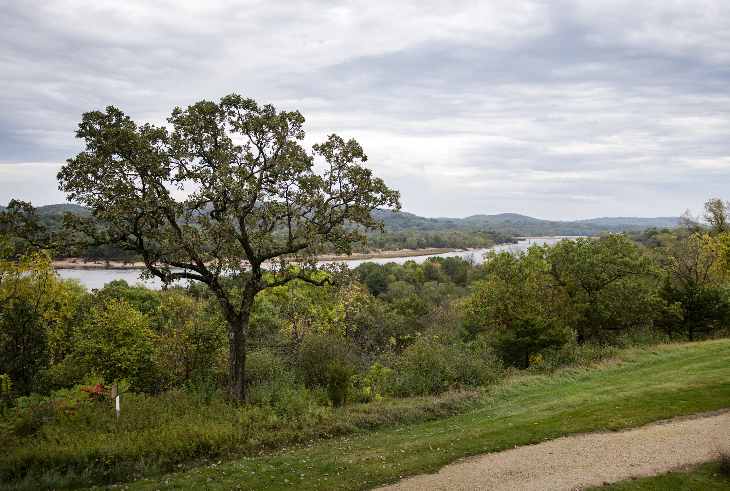 Trees and hills surround the Wisconsin River.
