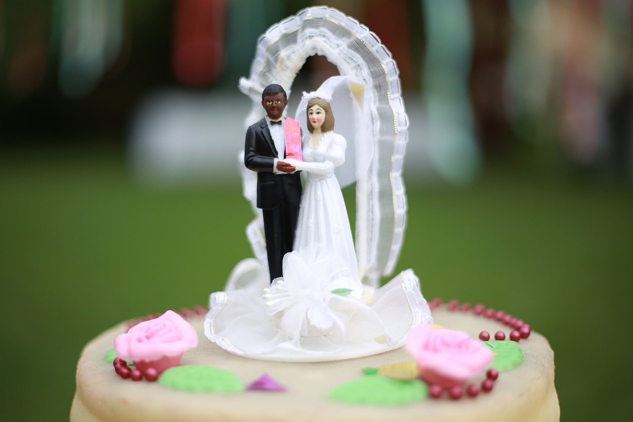 plastic couple on wedding cake