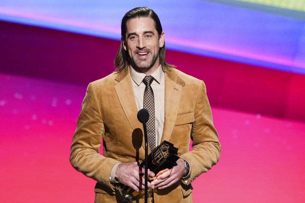 Packers QB Aaron Rodgers earns 4th MVP award, 2nd in a row