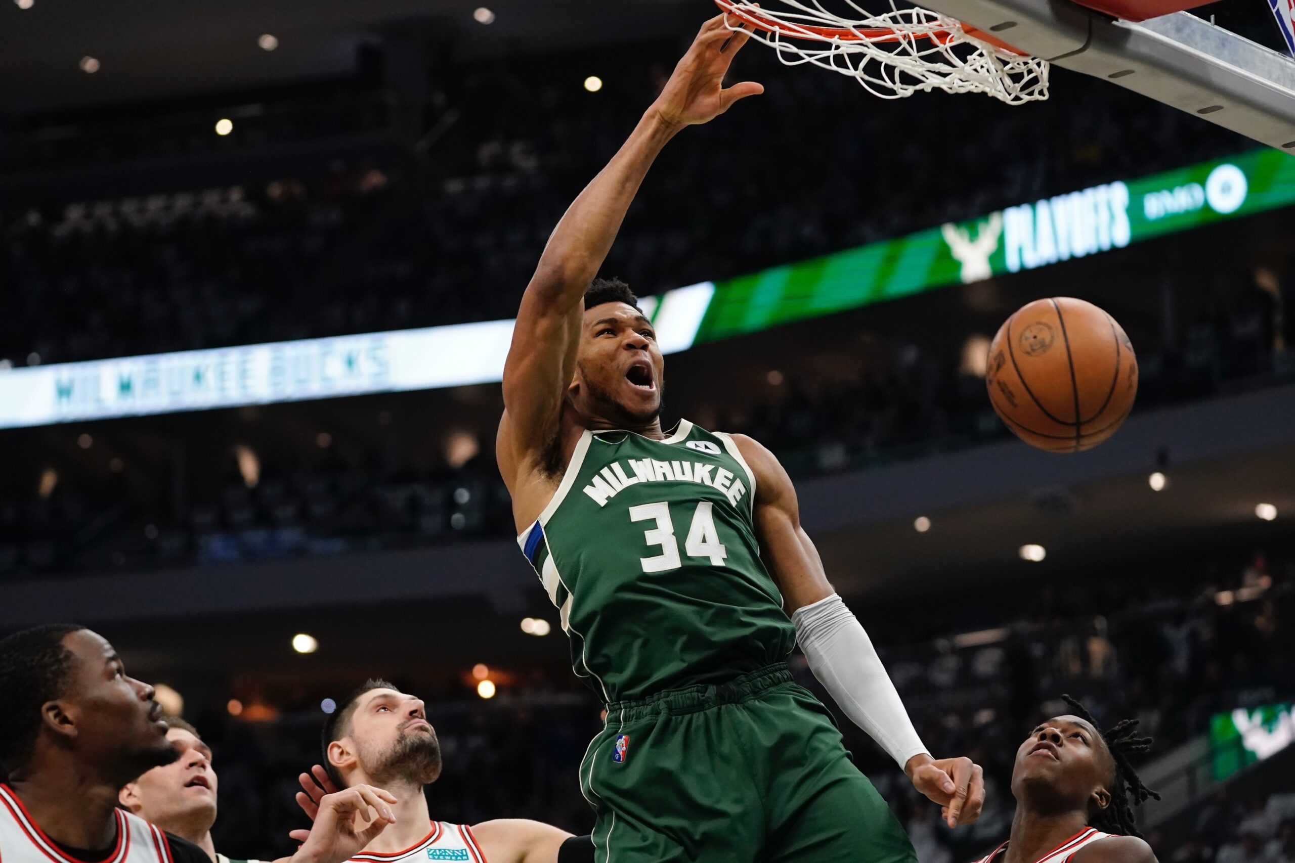 Milwaukee Bucks' Giannis Antetokounmpo dunks