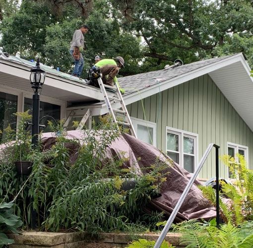contractors install new roof