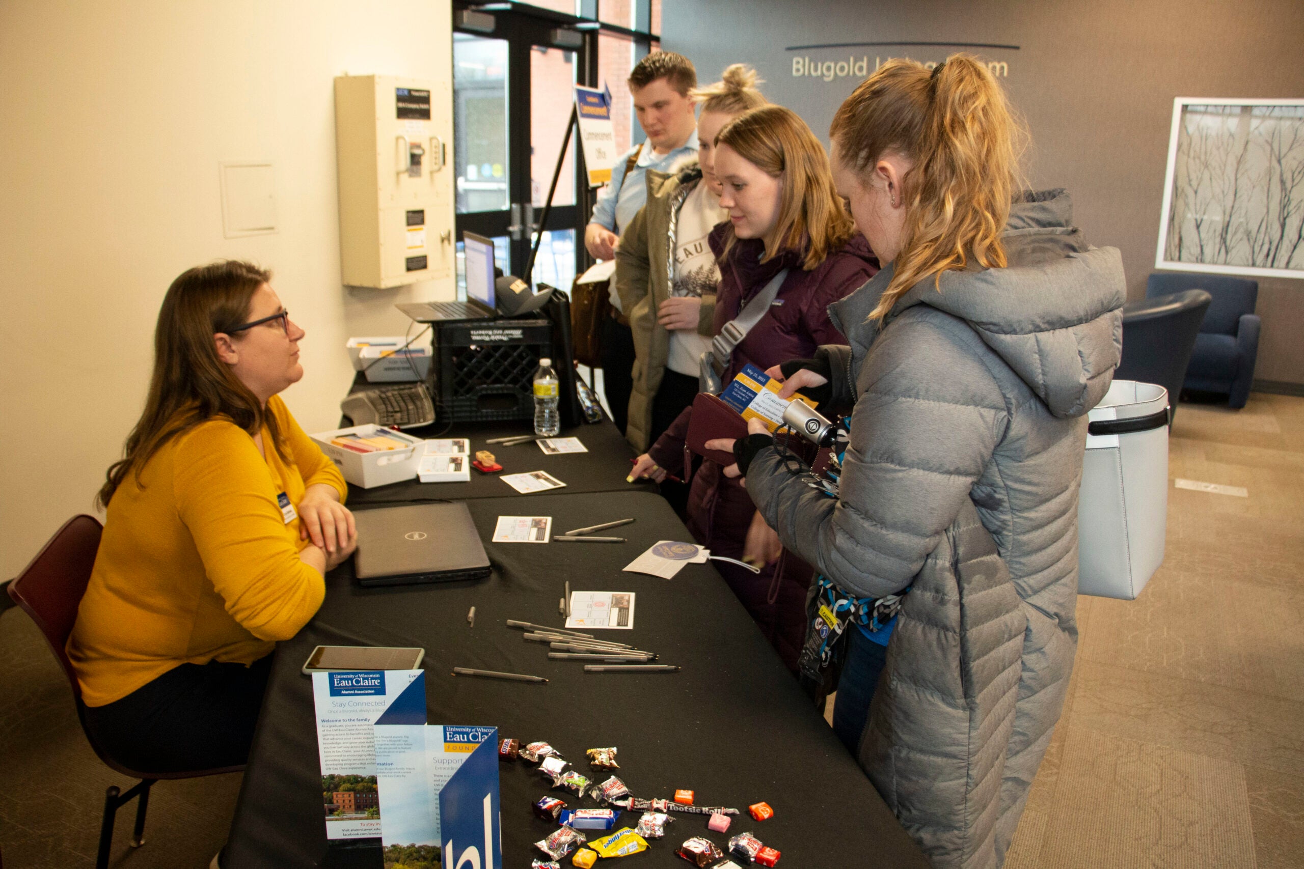 Seniors at UW-Eau Claire talk with university staff