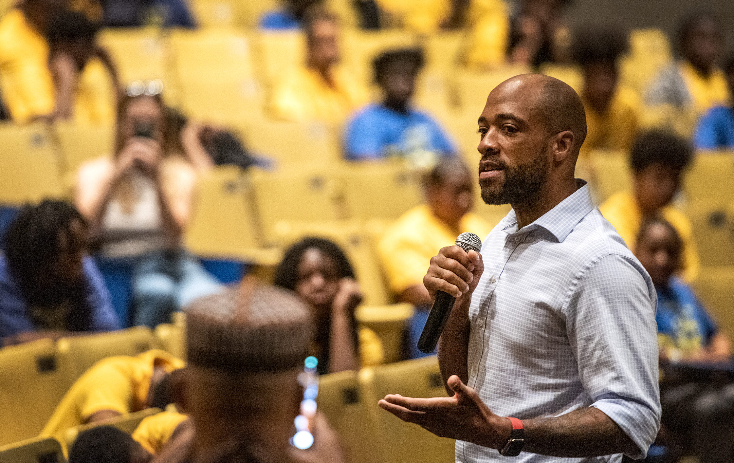 Lt. Gov. Mandela Barnes speaks to children in an auditorium.