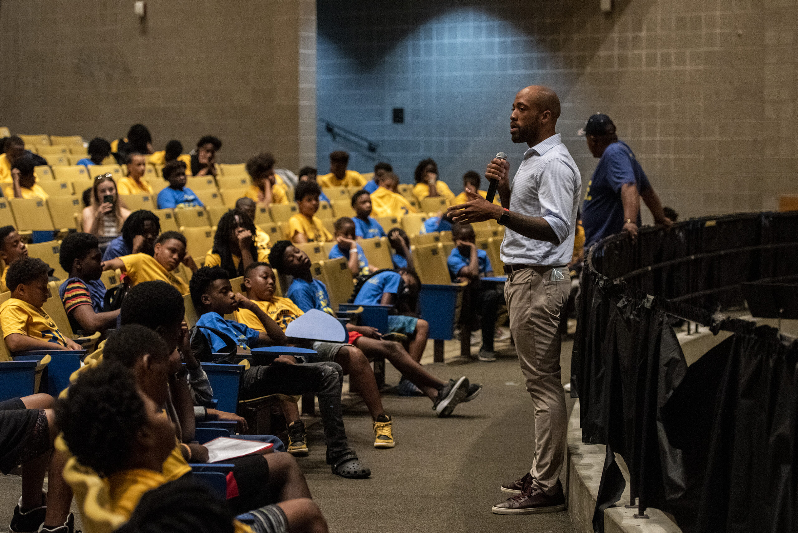 Mandela Barnes speaks to children in an auditorium.