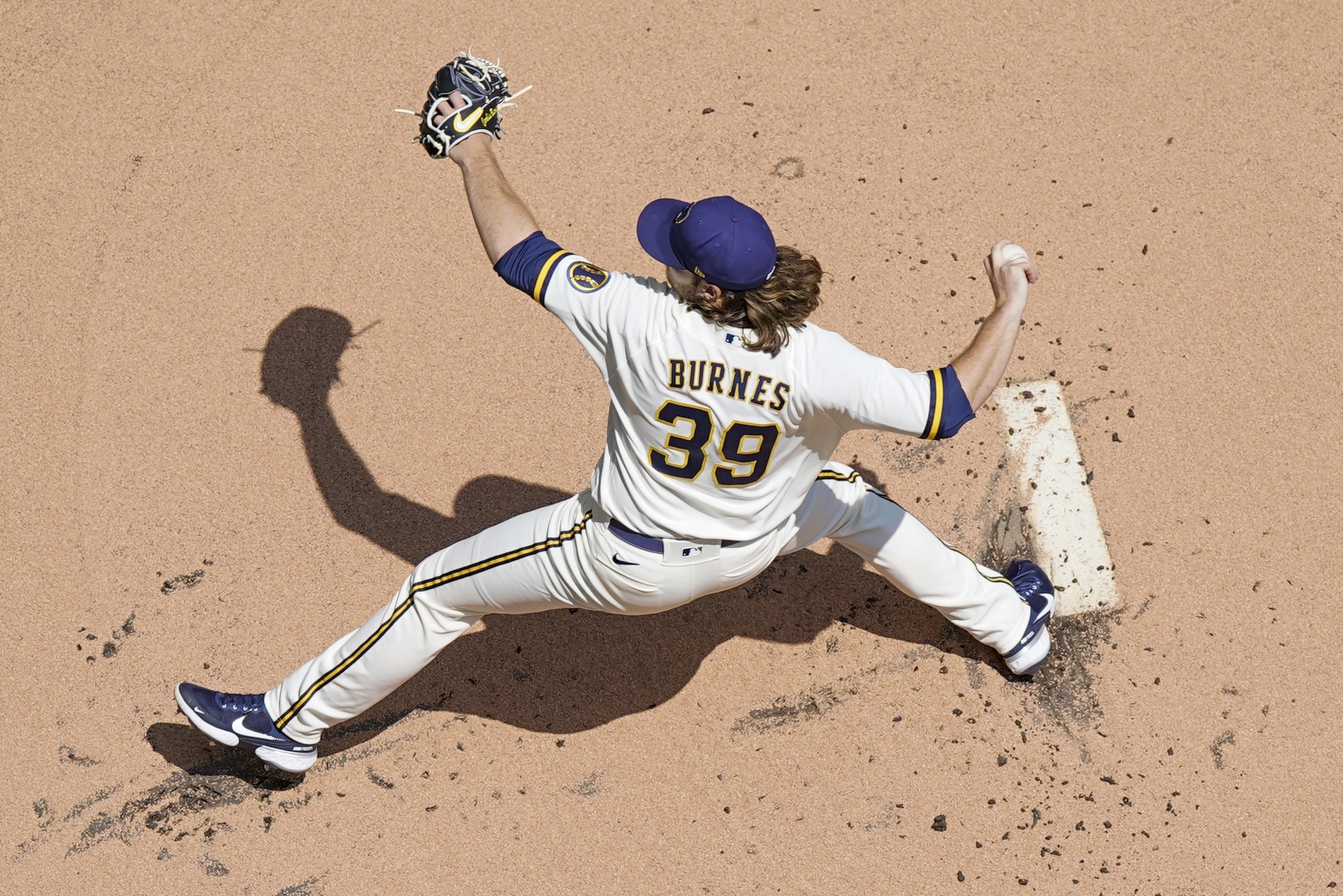 Milwaukee Brewers starting pitcher Corbin Burnes throws