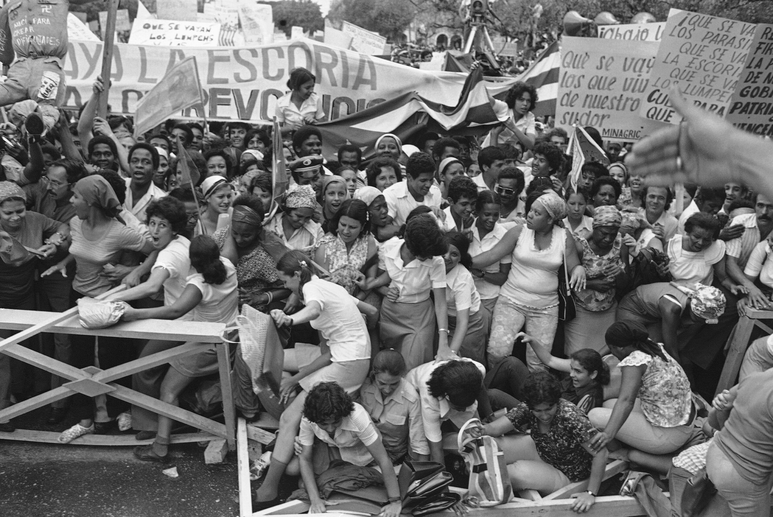Cubans spill onto the street as a barricade collapsed in Havana on the perimeter surrounding the Peruvian embassy on April 16, 1980