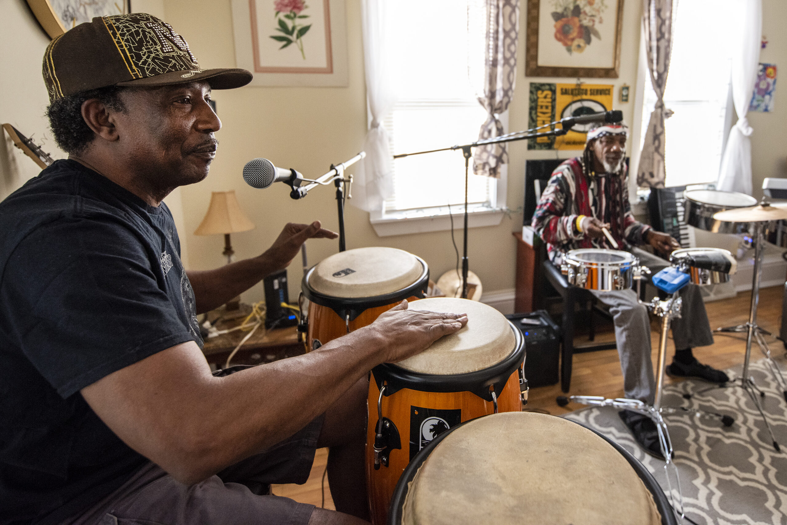 Ernesto Rodriguez and Rodosvaldo Pozo playing music in their home