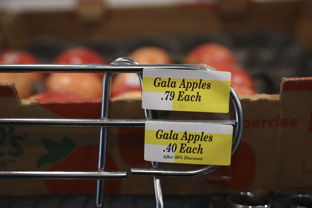 Piggly Wiggly stocks the market with fresh produce and healthy staples