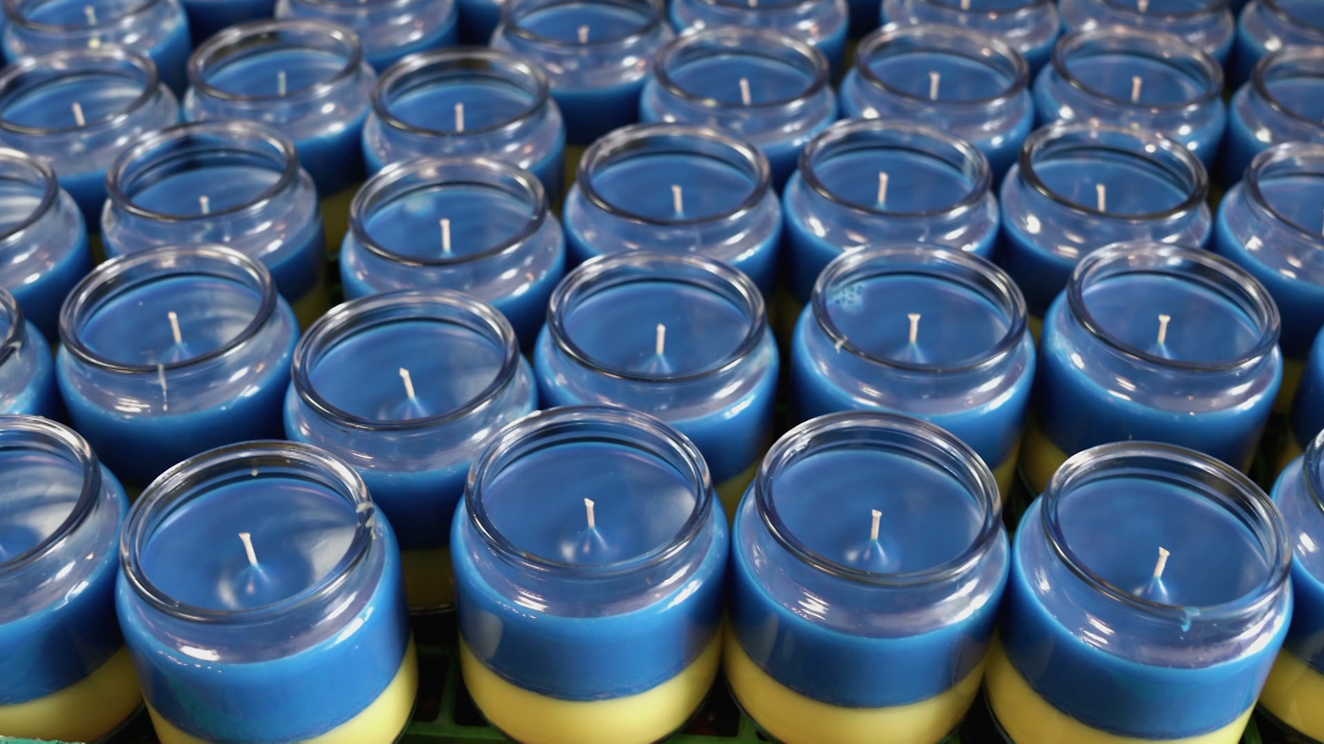 Having raised $700K, Wisconsin candle producer eyes $1M goal for Ukraine relief