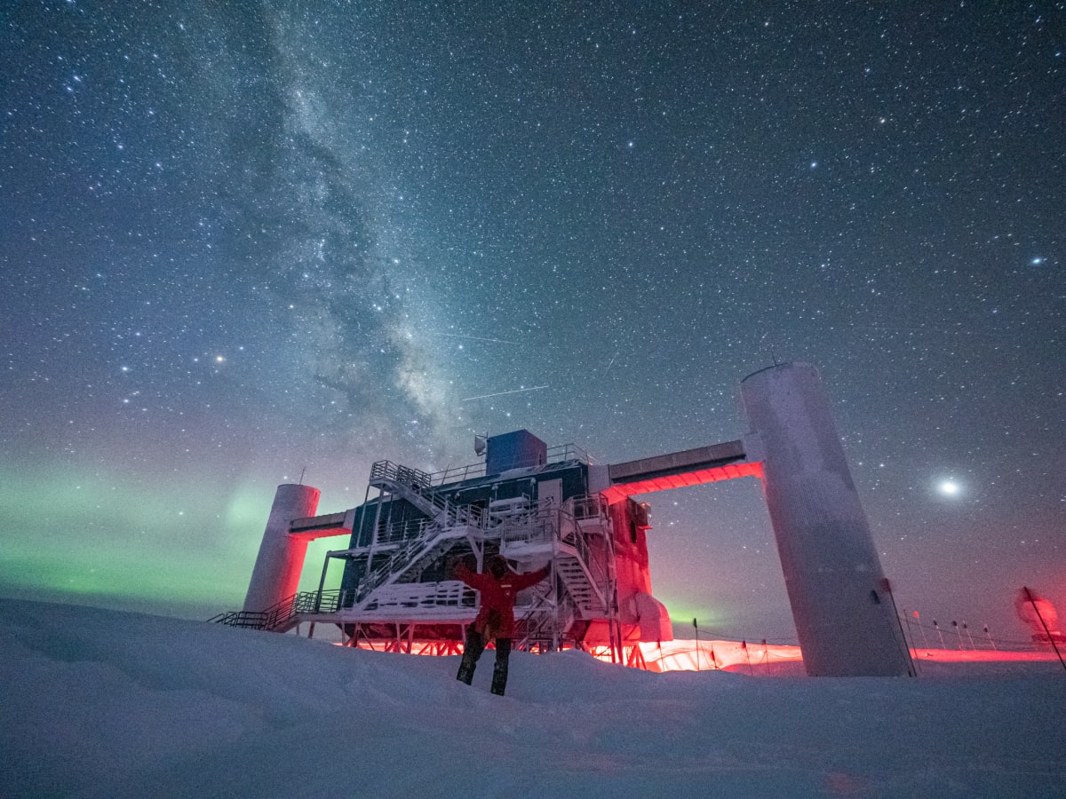 IceCube Neutrino Observatory in Antartica