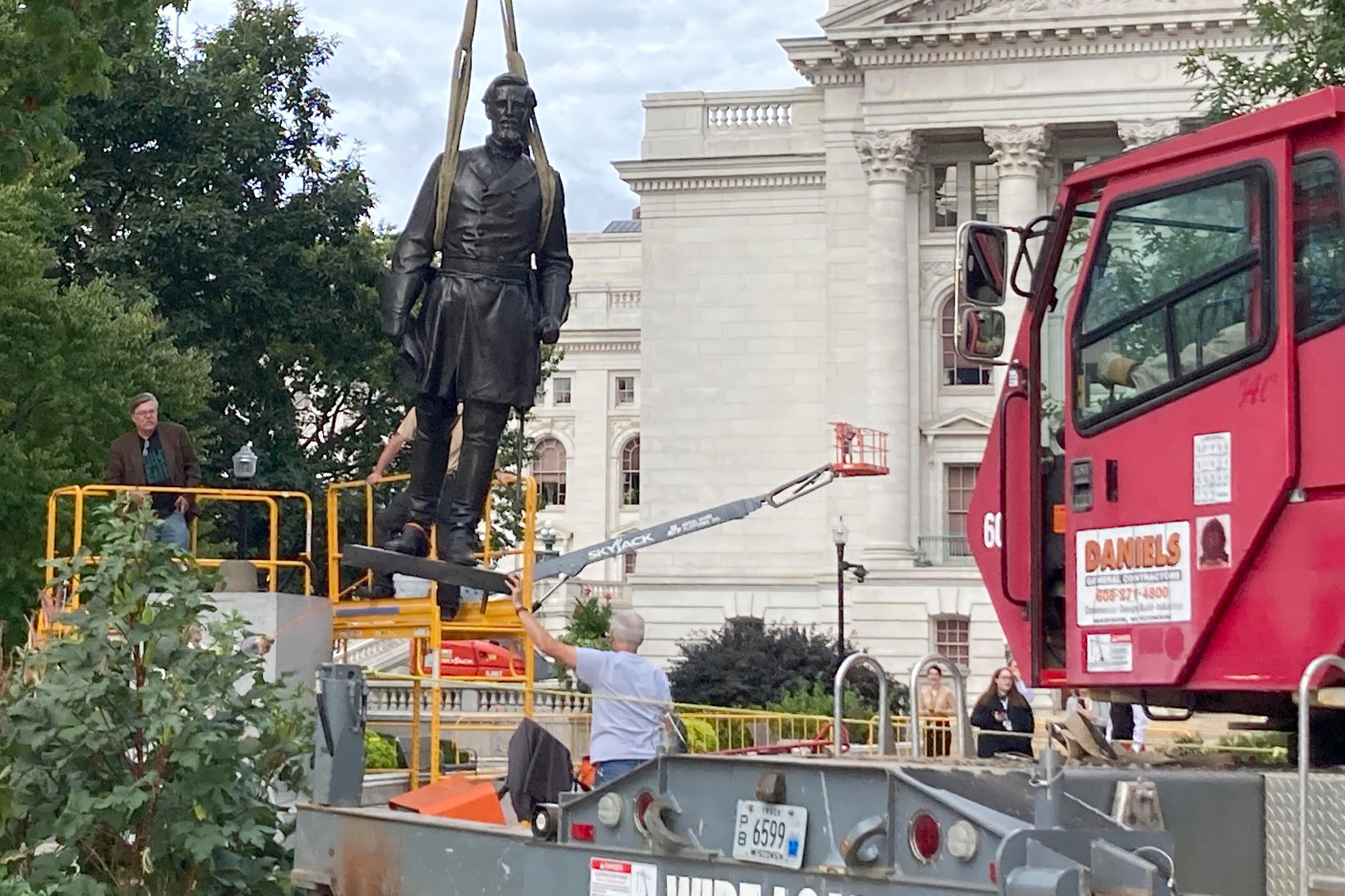 Damaging historical markers, statues would be a felony under Wisconsin bill