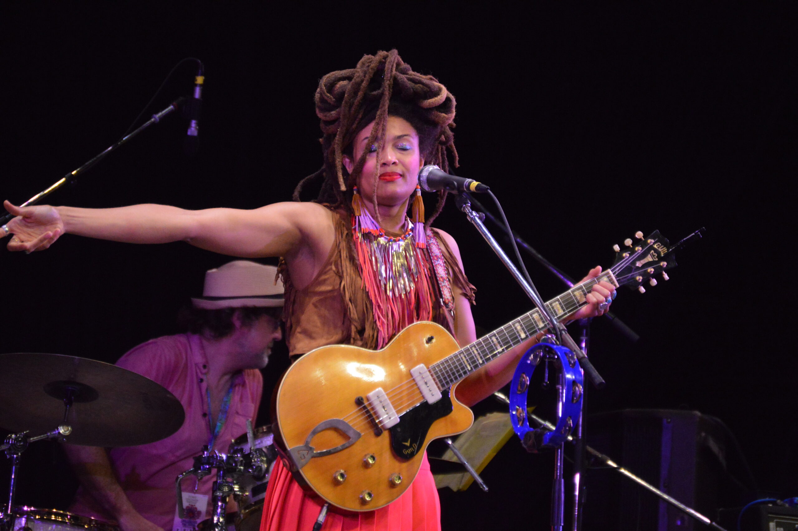 Valerie June performing on the main stage at the Philadelphia Folk Festival 2018
