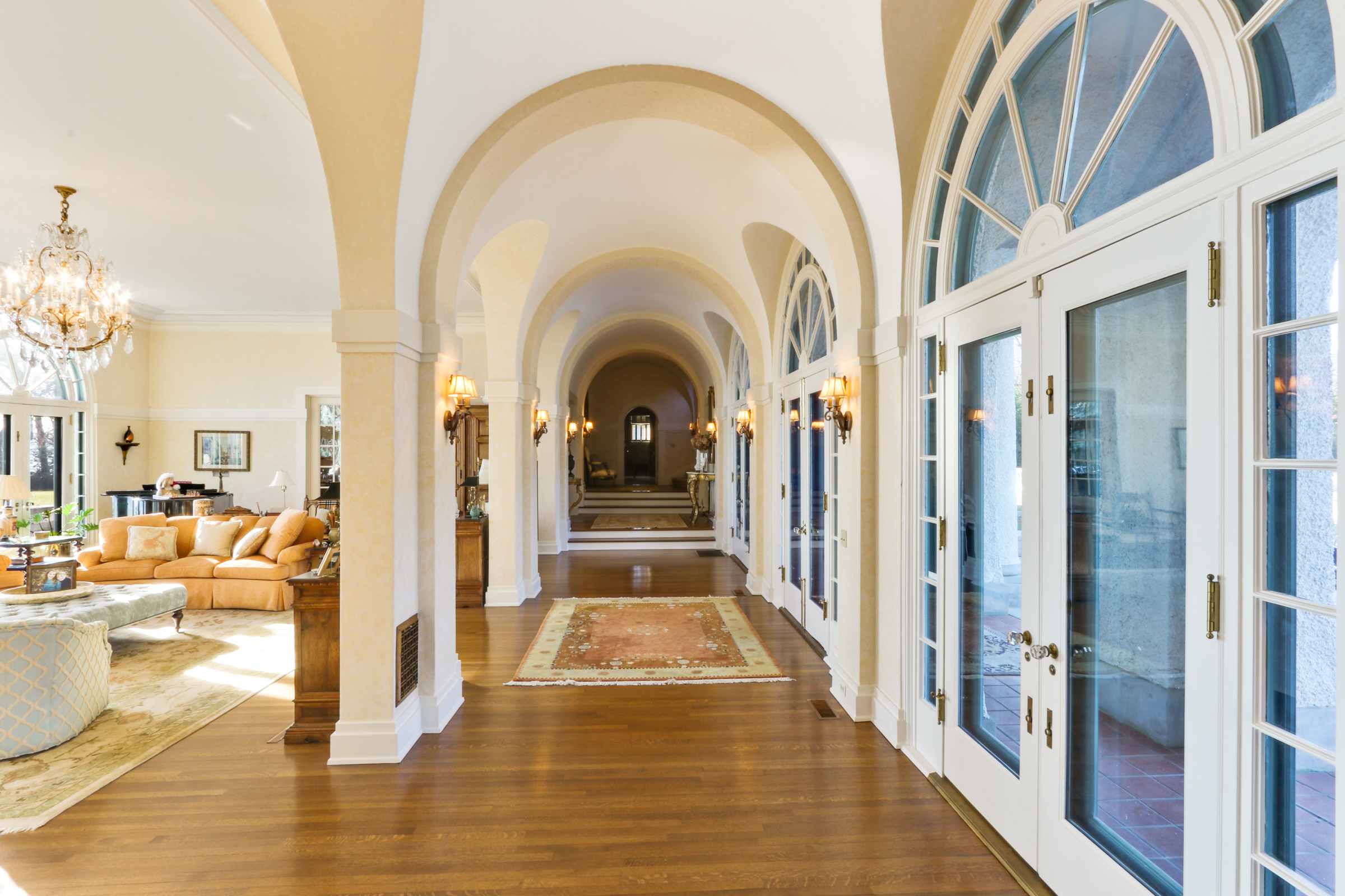Entryway of the Villa Hortensia mansion in Lake Geneva