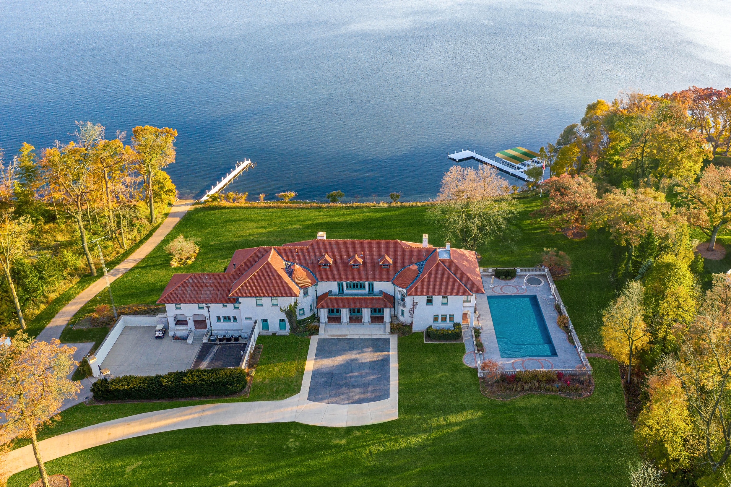 Bird's-eye view photo of the Villa Hortensia mansion in Lake Geneva