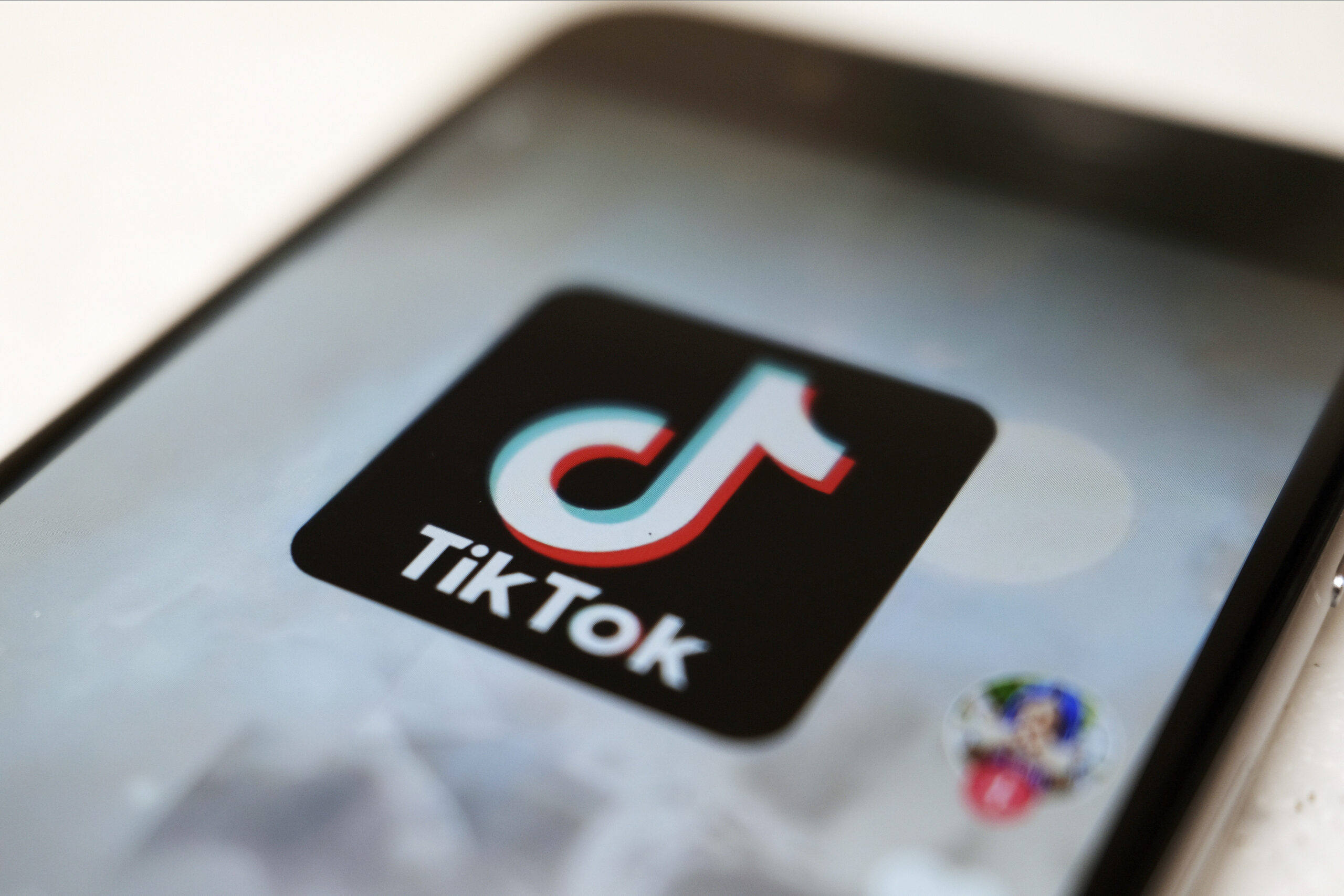 Wisconsin schools contact parents, close over rumored TikTok challenge to threaten schools