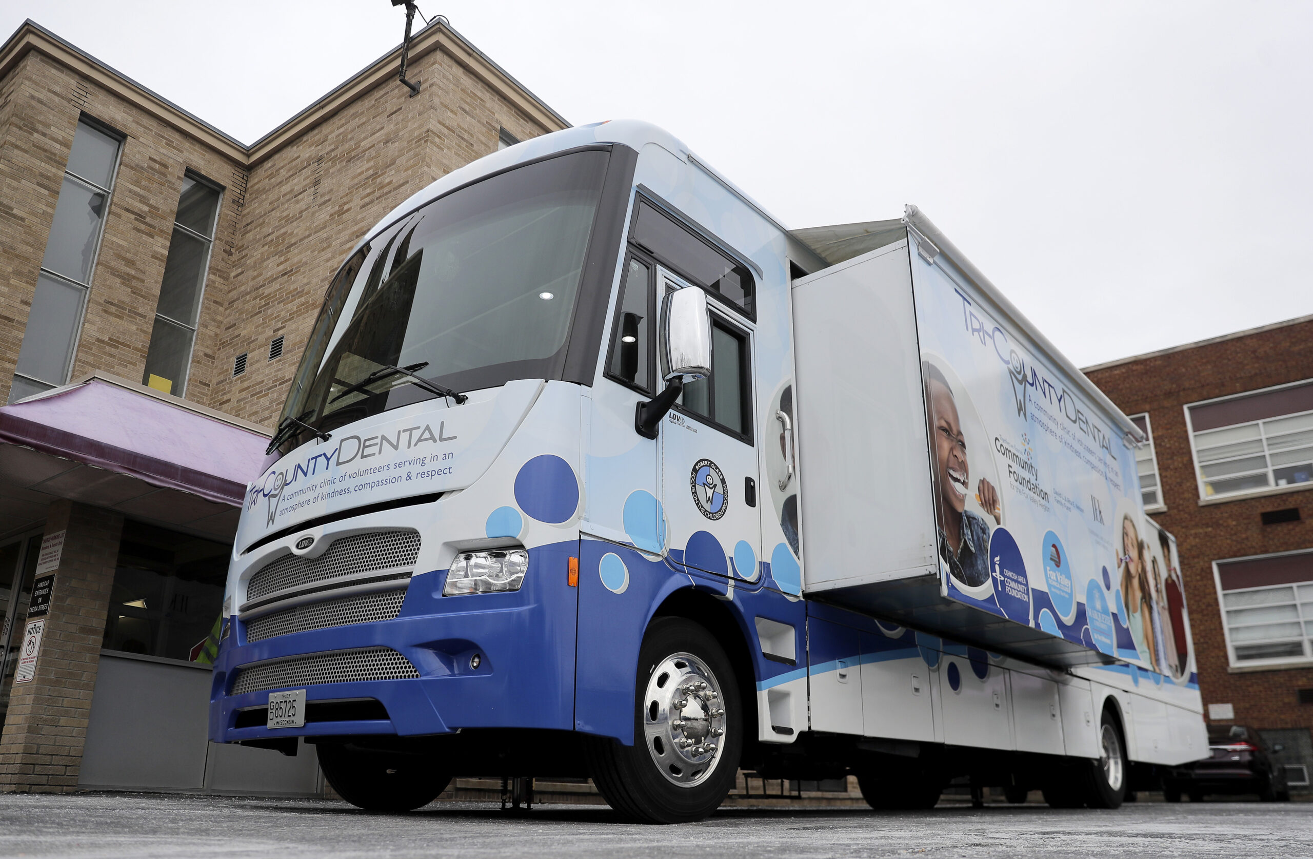Tri-County Dental mobile clinic, part of the Robert Glass Focus on the Children program