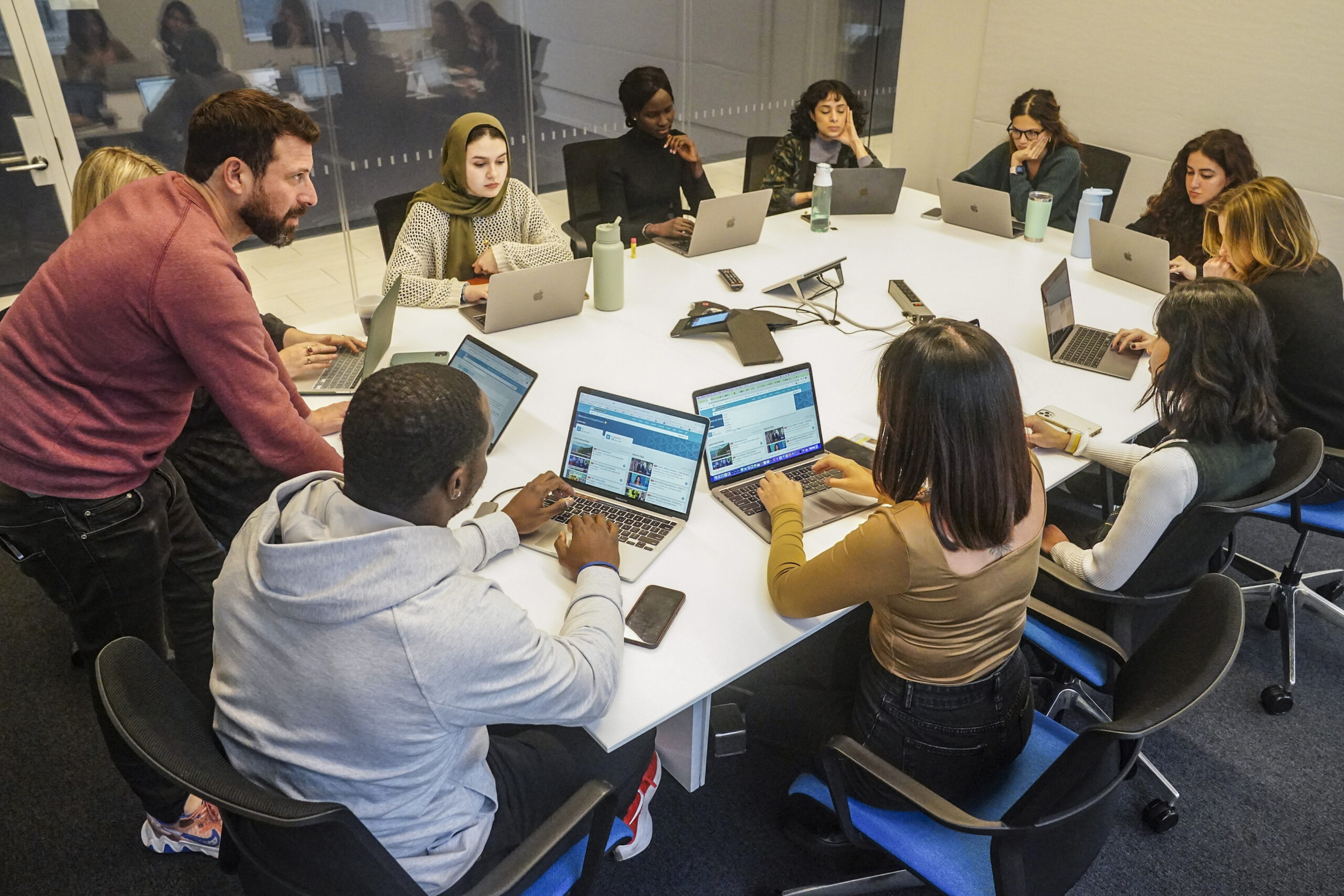 Slade Sohmer, editor at the news video company Recount, conducts a workshop for reporters