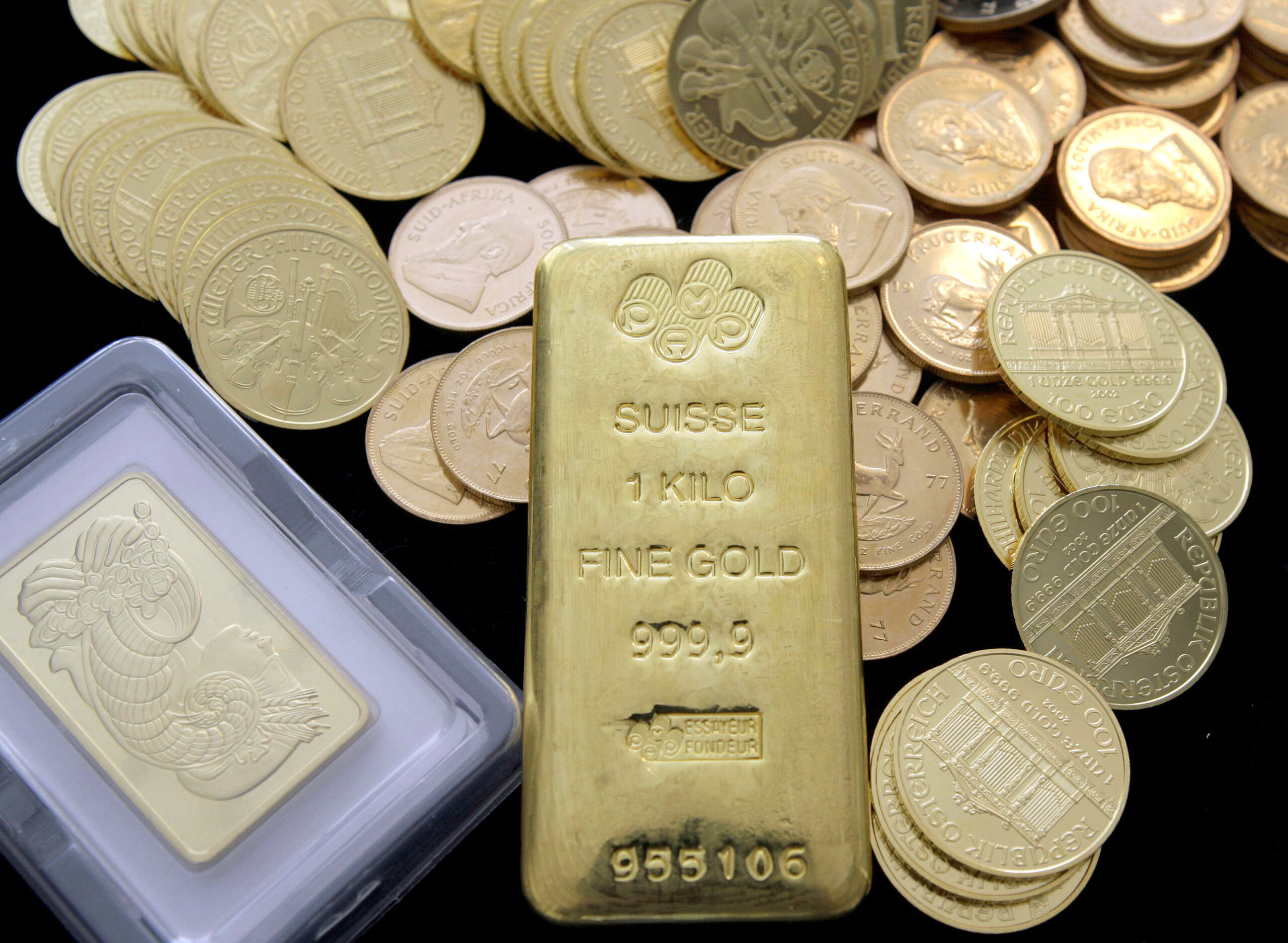 gold coins and bars are shown at California Numismatic Investments in Inglewood, Calif
