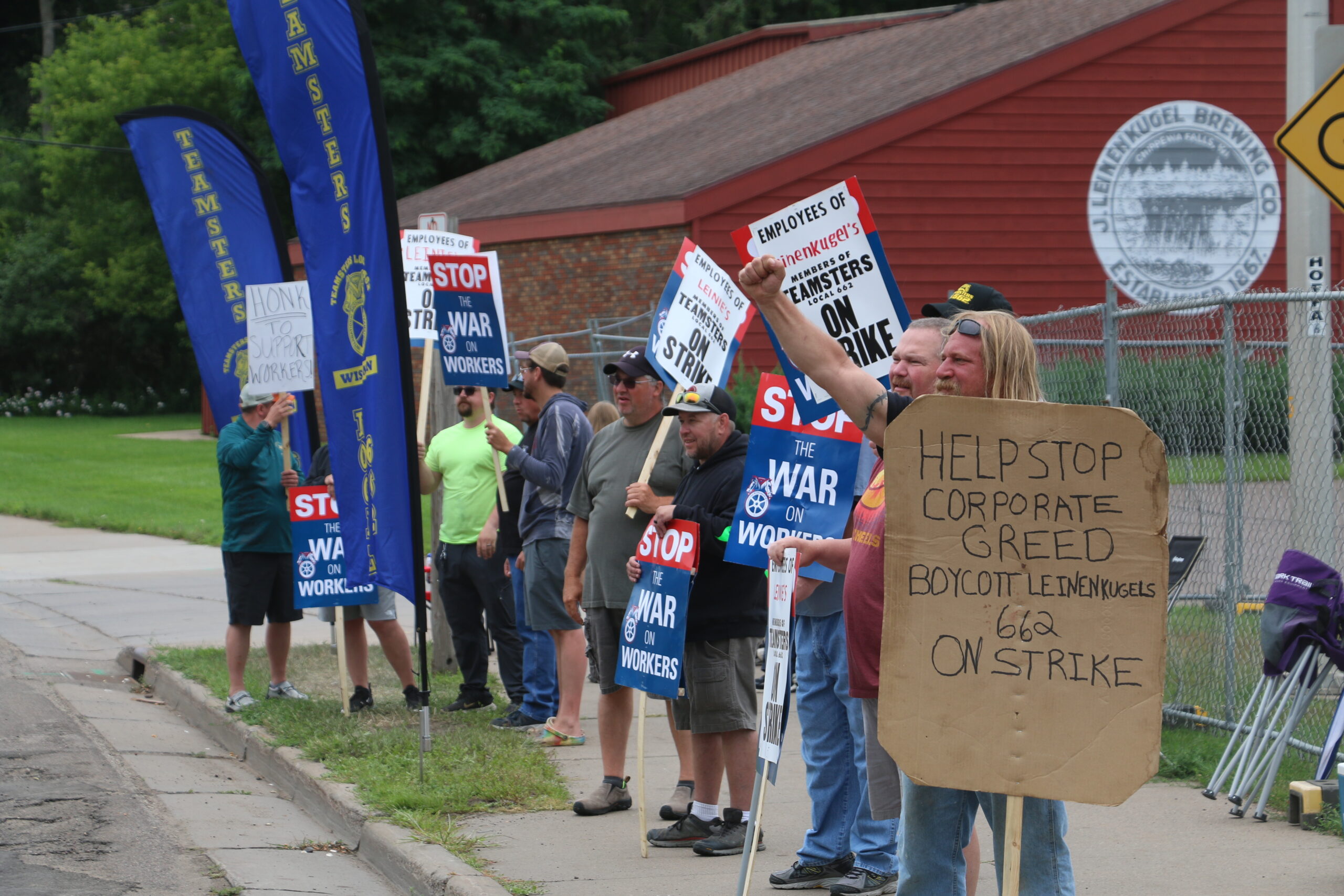Leinenkugel’s Brewery workers strike in Chippewa Falls