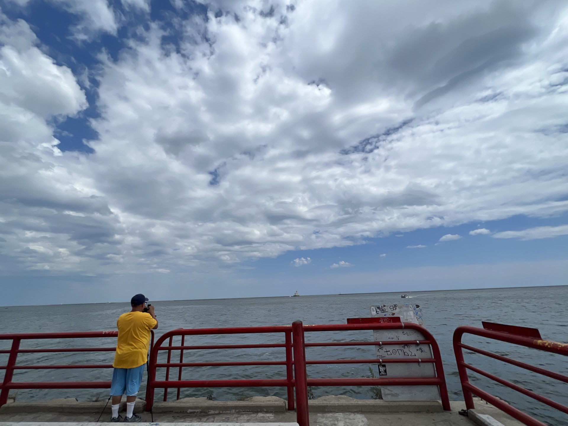 A proposed living breakwater along Milwaukee’s coast would make the city more climate resilient