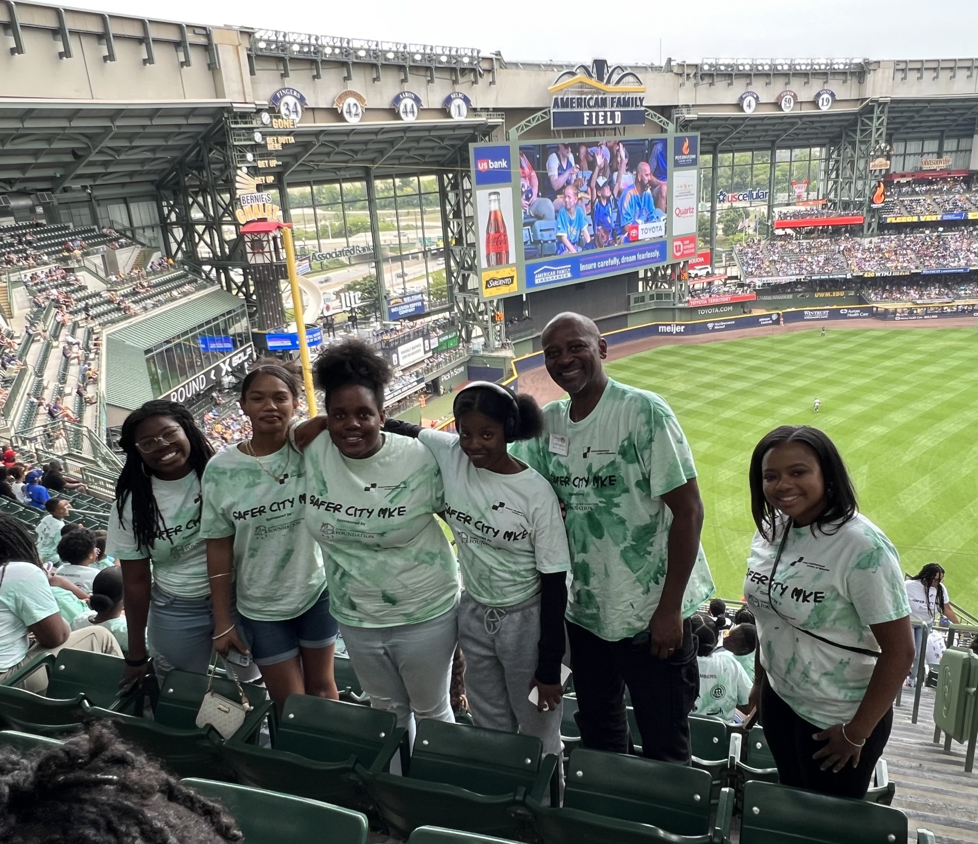 Out to the ballgame: 2K Milwaukee kids take in Brewers game as part of Safer City MKE initiative