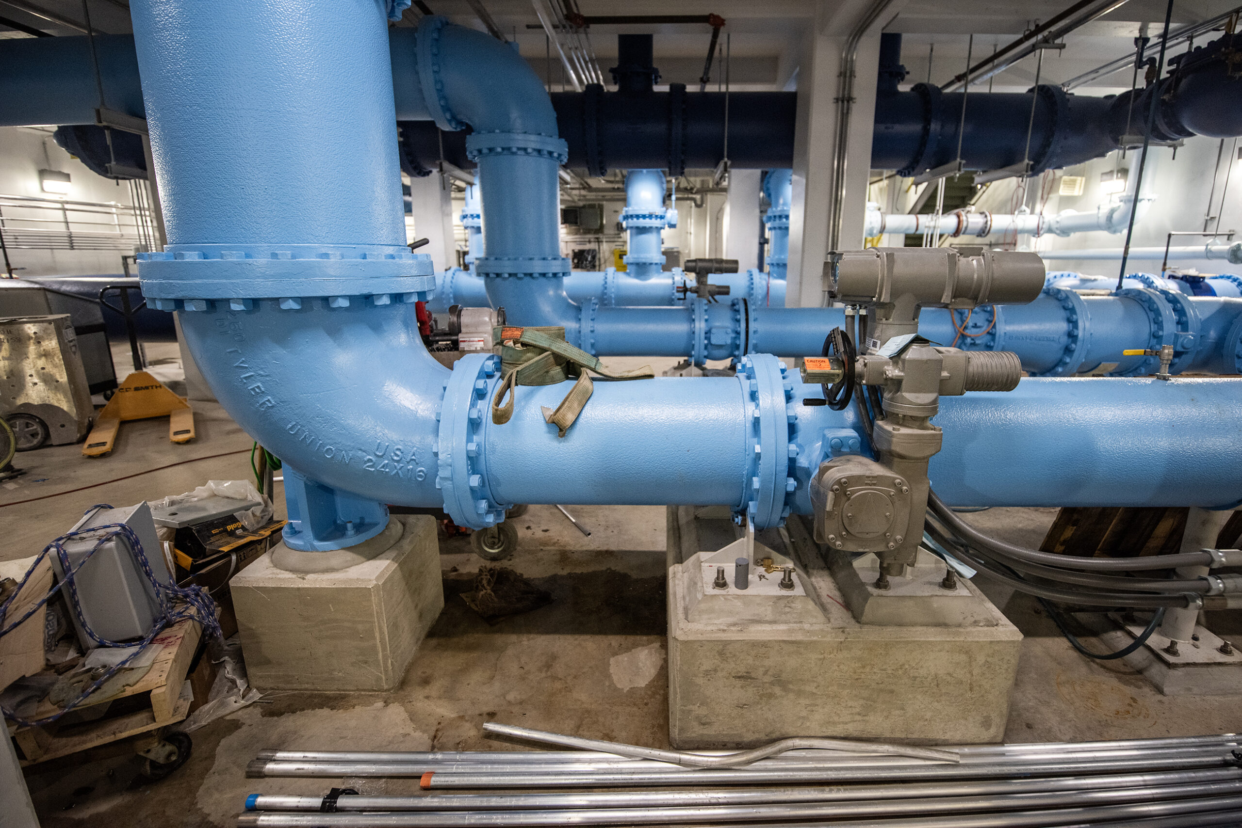 Large blue pips fill an underground room.