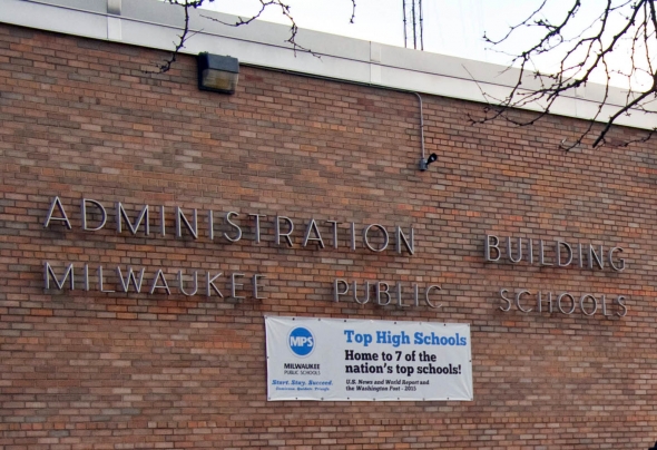 Nearly 1K students enrolled in Milwaukee Public Schools have not attended a single day this year