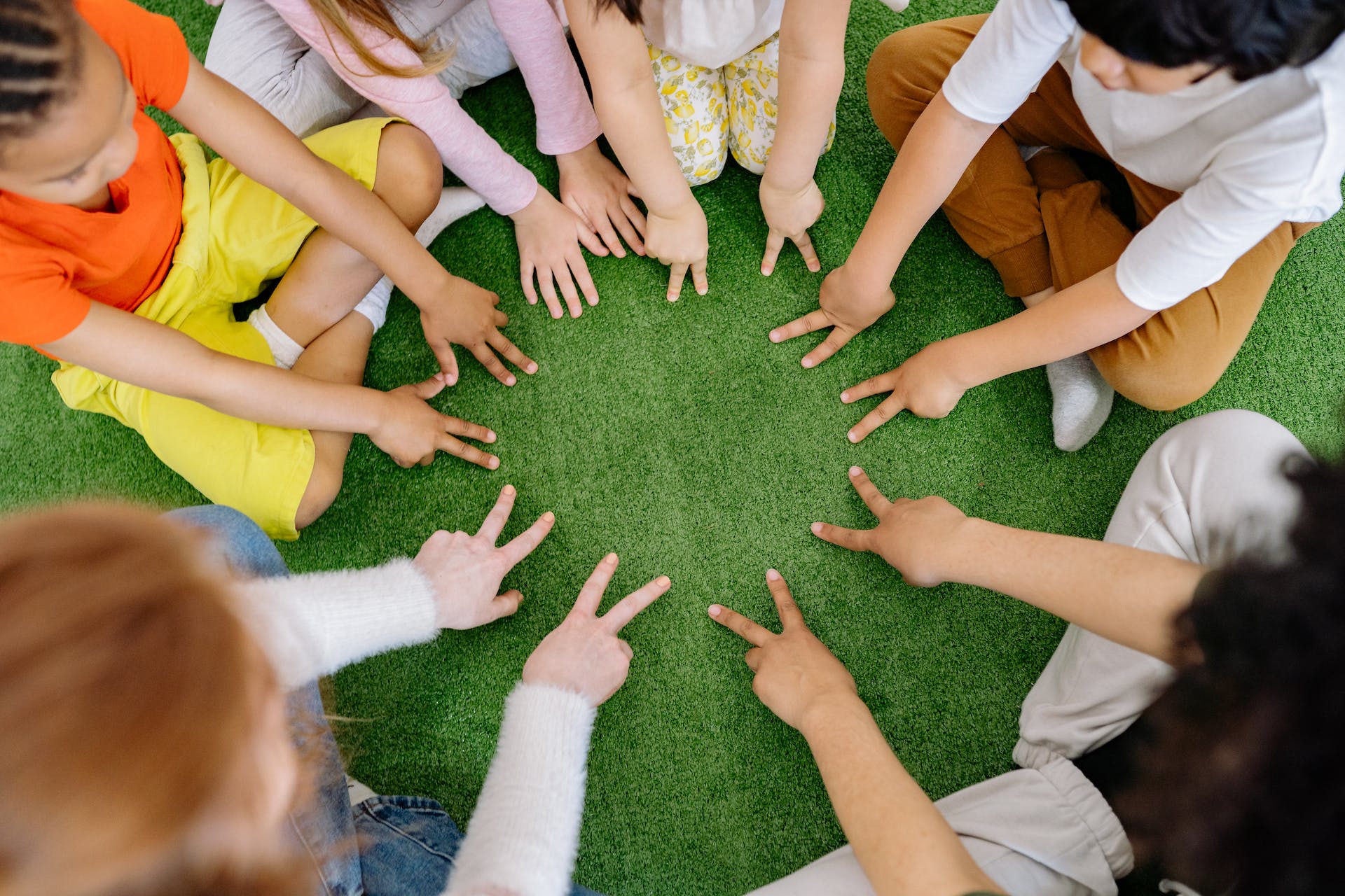 Preschool children play in a circle.