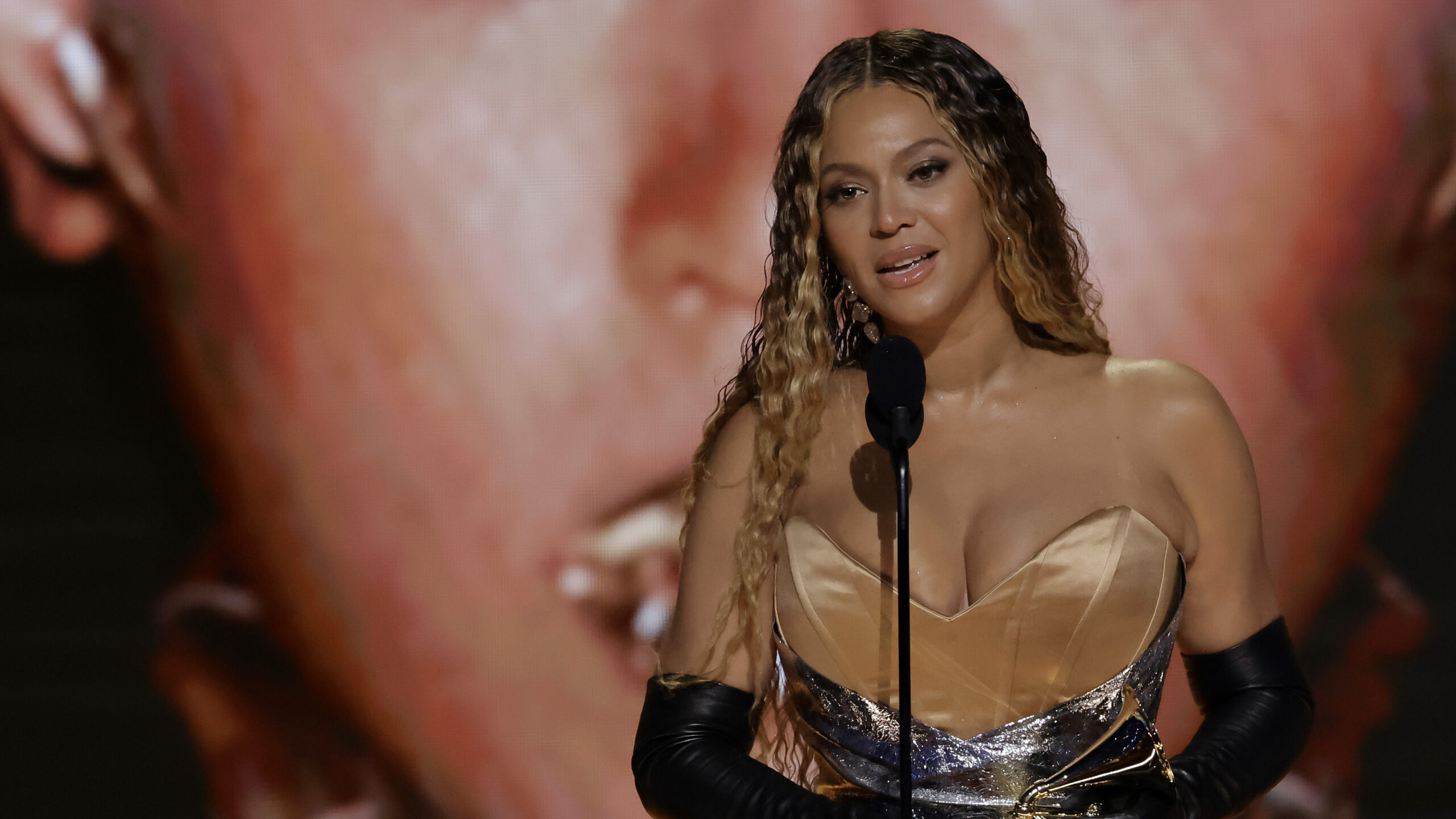 Beyoncé’s childhood home goes up in flames in a Christmas morning fire