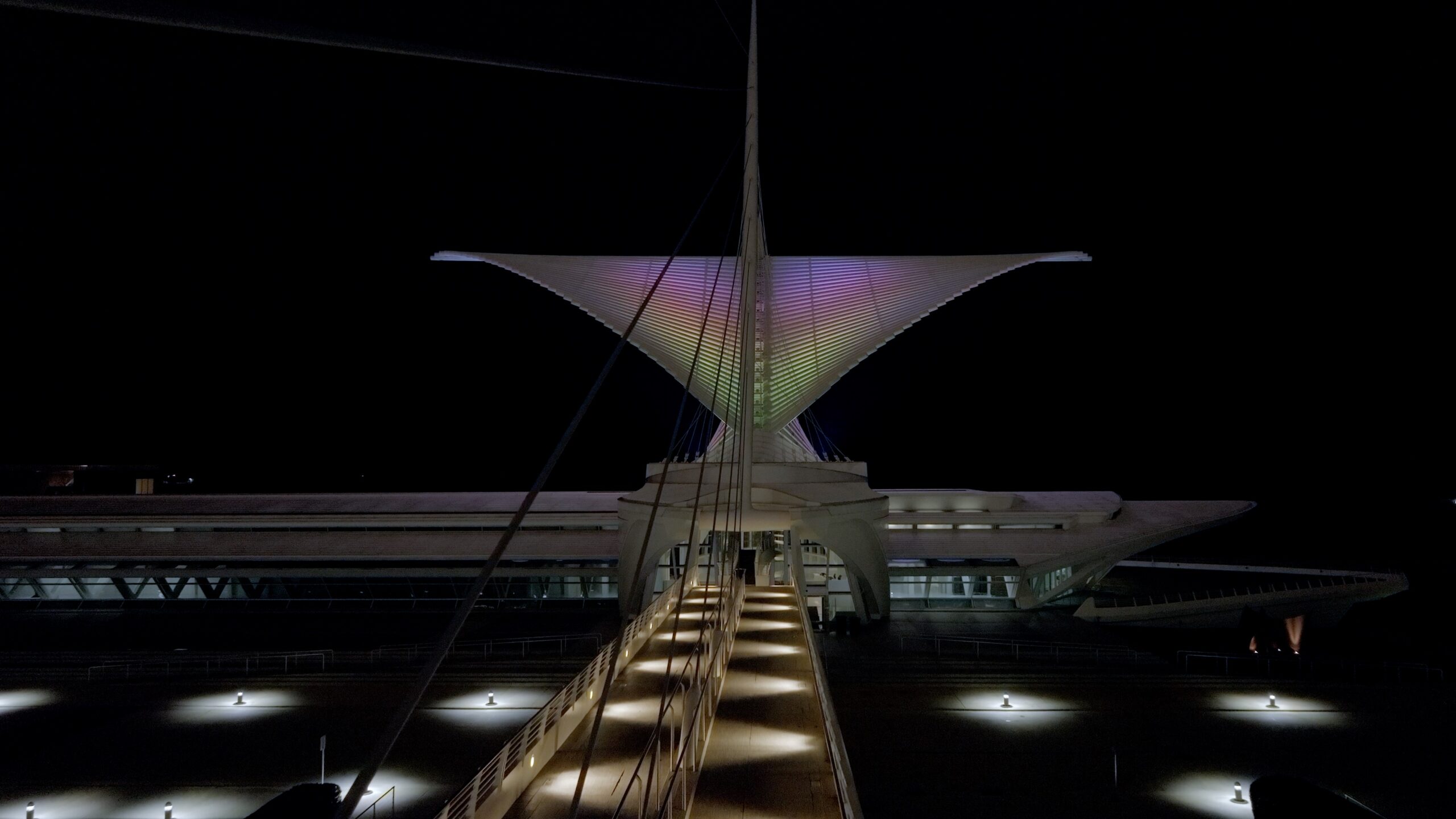 The Milwaukee Art Museum’s signature wings now have a new lighting system