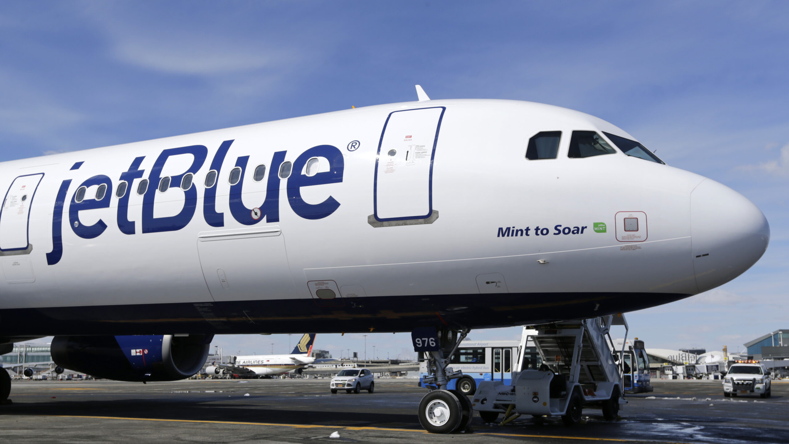 JetBlue’s CEO to step down, will be replaced by 1st woman to lead a big U.S. airline