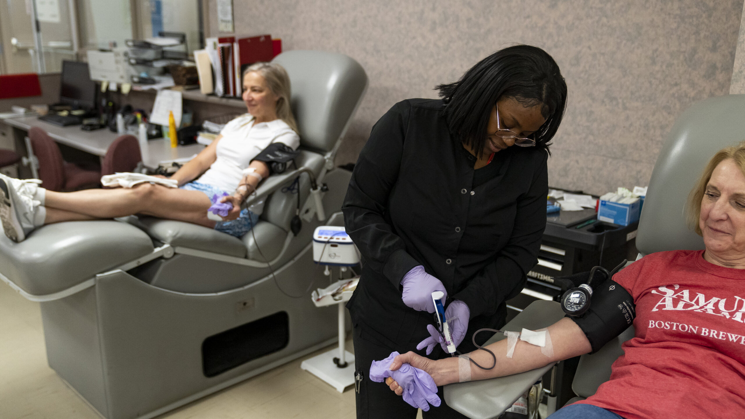 Red Cross declares an emergency blood shortage, as number of donors hits 20-year low