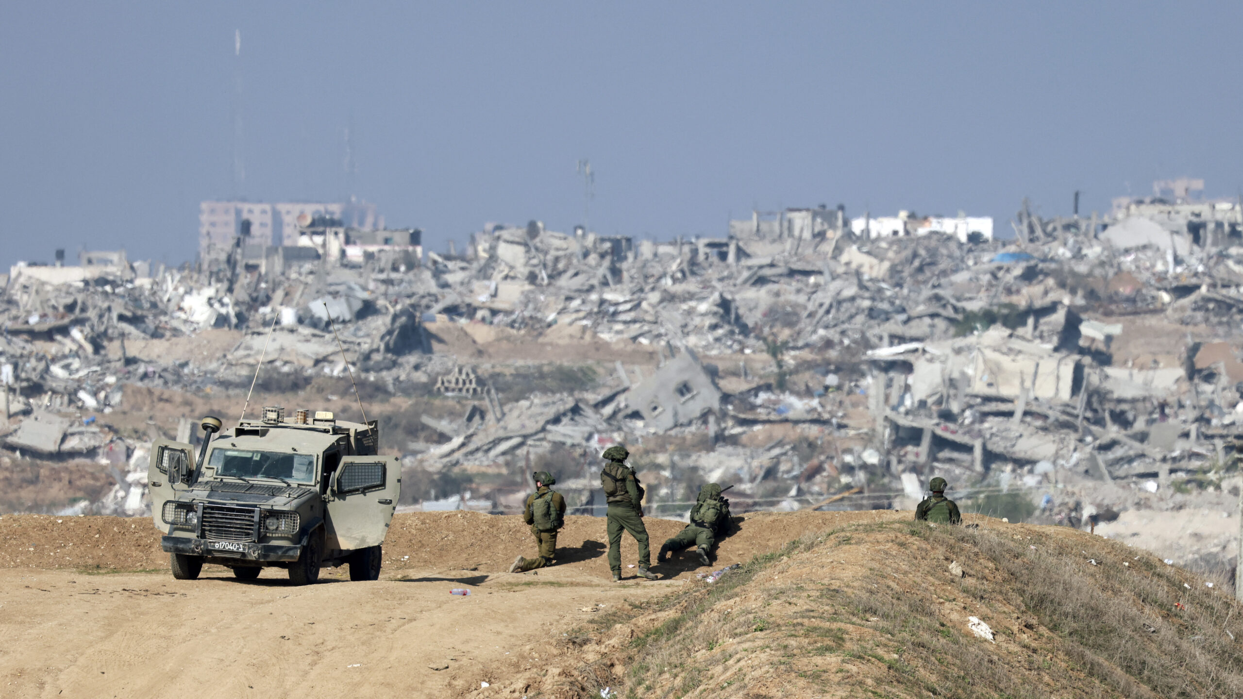 Israeli troops have withdrawn from some parts of Gaza City, a city official says