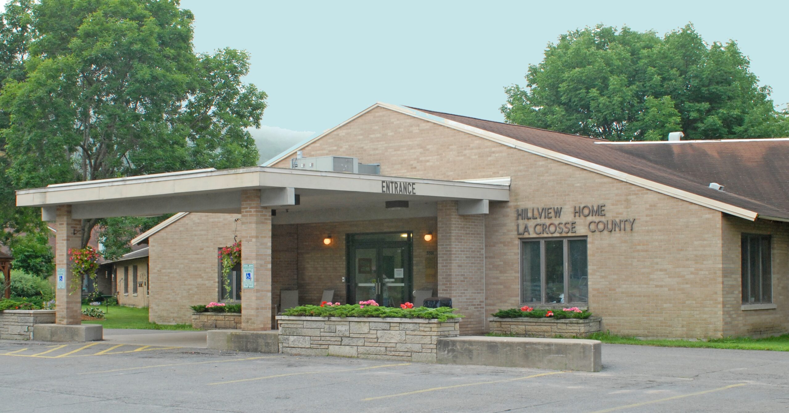Entrance of the Hillview Health Care Center building