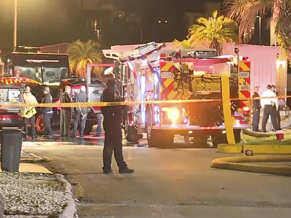 Small plane crashes into Florida mobile home, killing 3 people