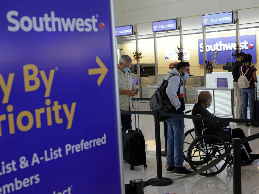 The Transportation Department proposes new rules for how airlines handle wheelchairs