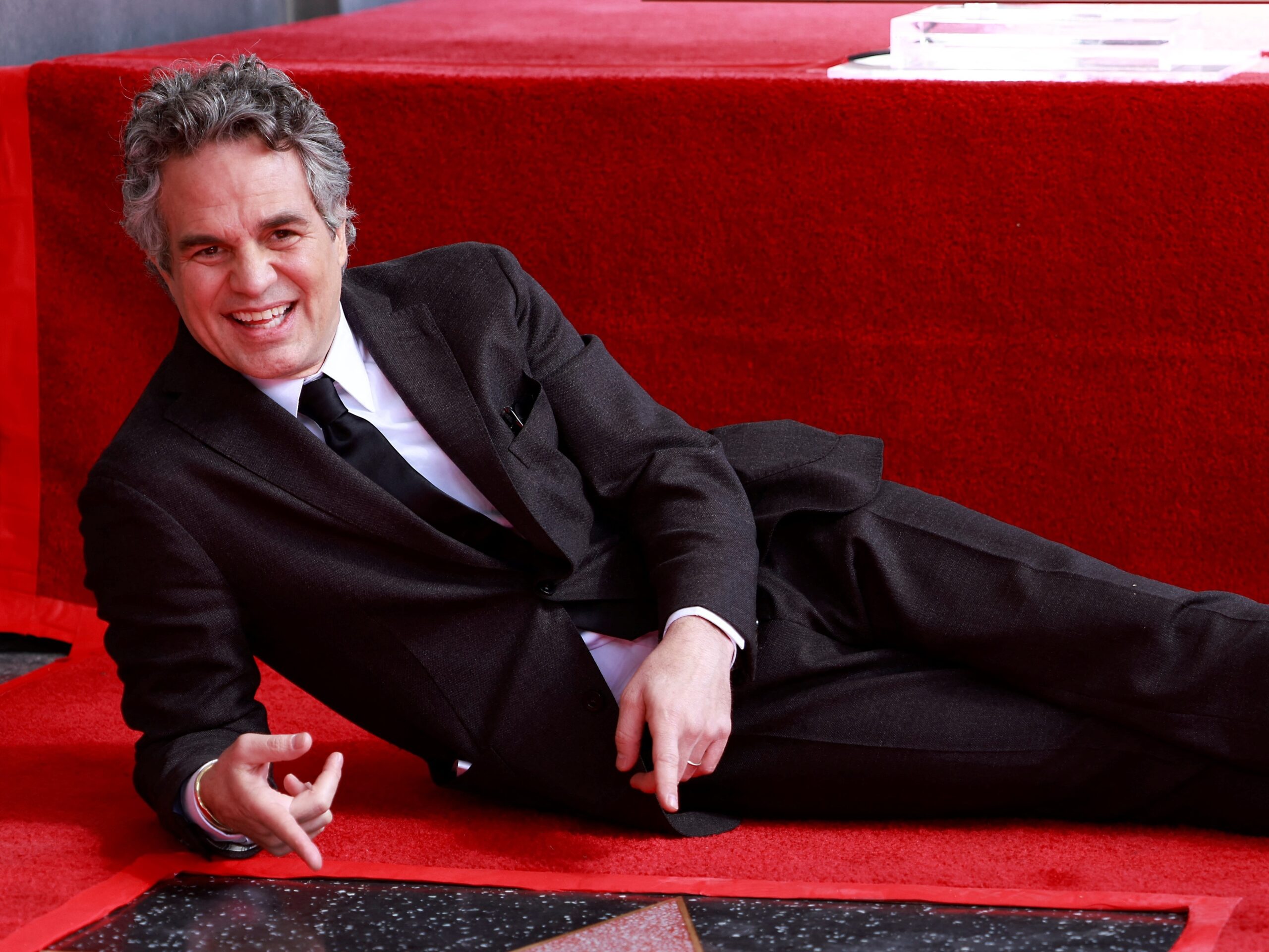 Mark Ruffalo shed the Hulk suit and had ‘a blast’ making ‘Poor Things’
