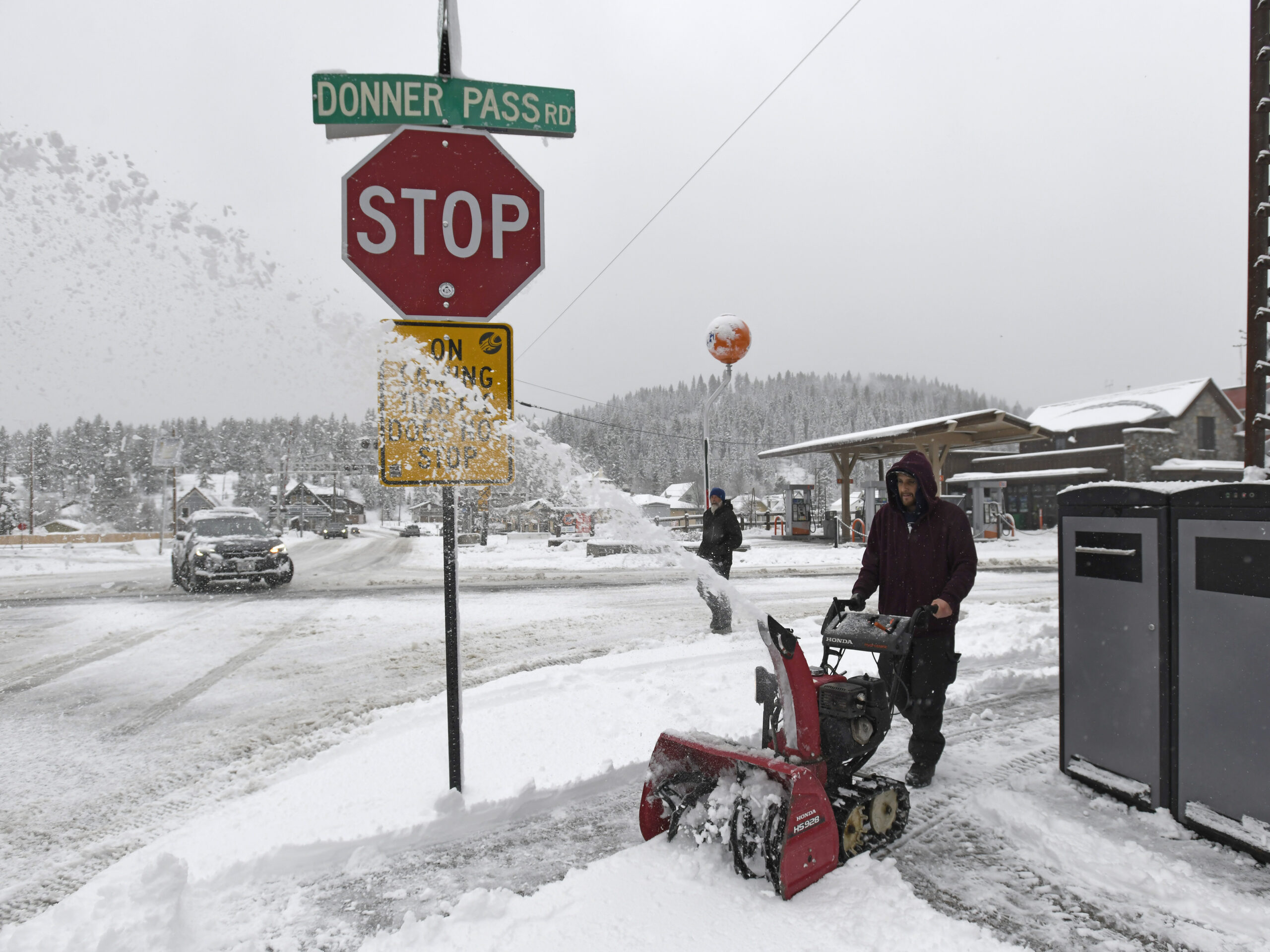 Yosemite visitors are told to leave as storm expected to drop up to 10 feet of snow