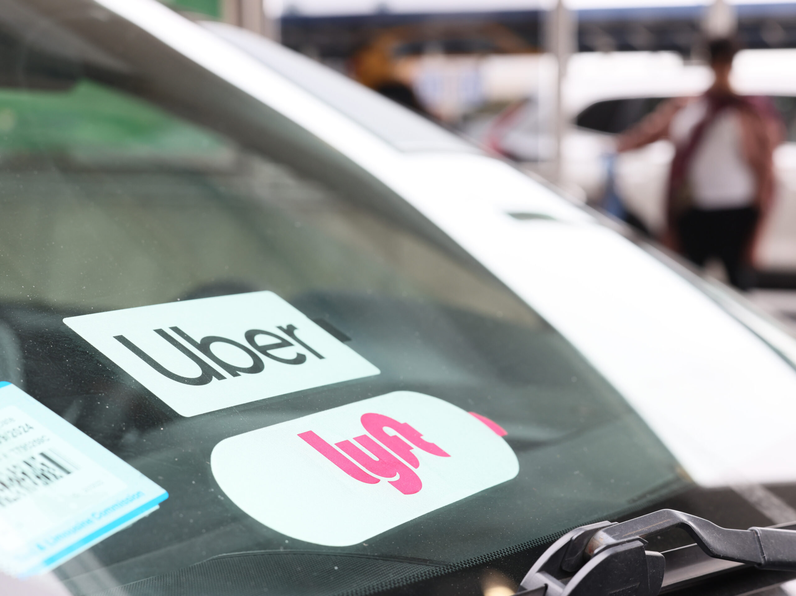 Uber and Lyft threaten to halt operations in Minneapolis over minimum wage law