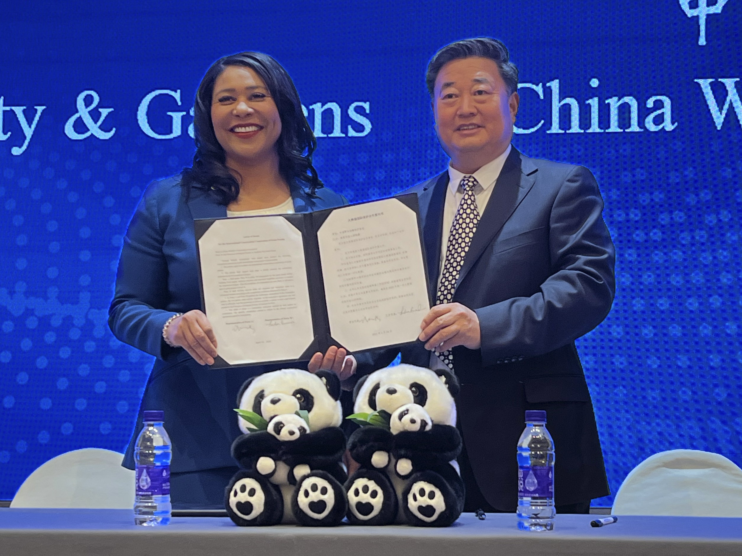 The San Francisco Zoo will receive a pair of pandas from China