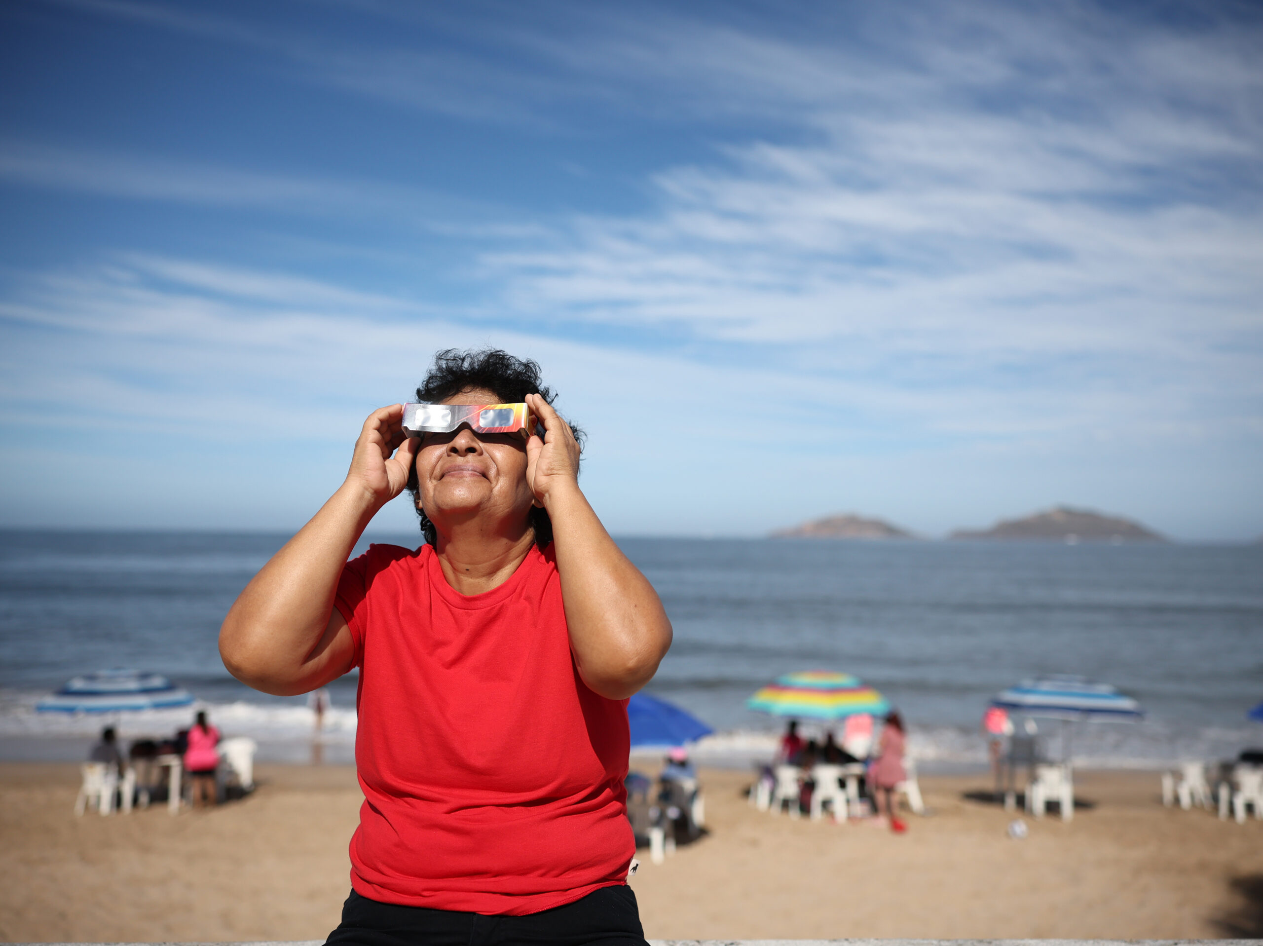 Mexico’s beach party is excited to see the eclipse first emerge