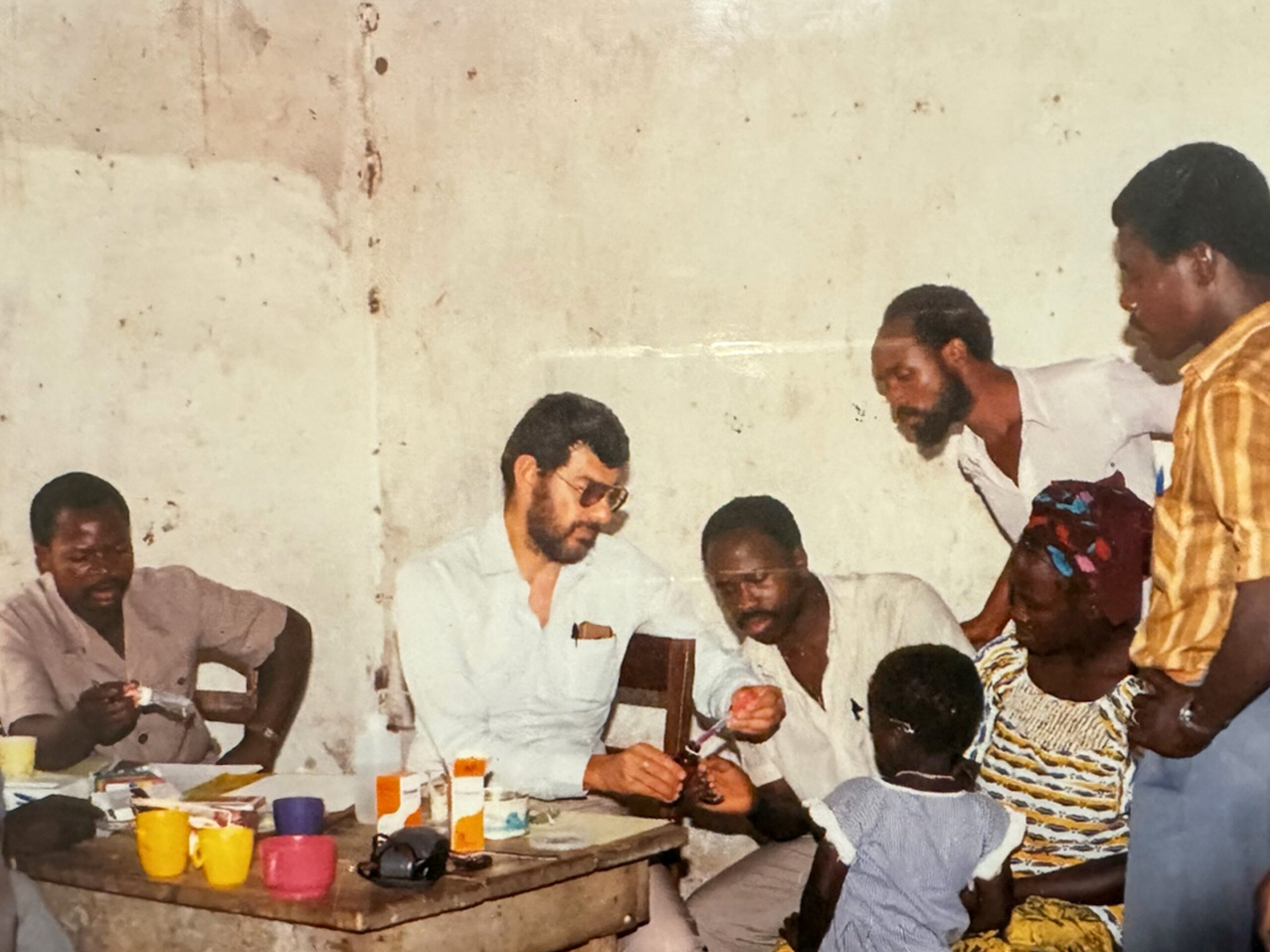 Joel Breman trains scientists in malaria diagnosis in Côte d'Ivoire, 1986. Breman died this month at age 87.