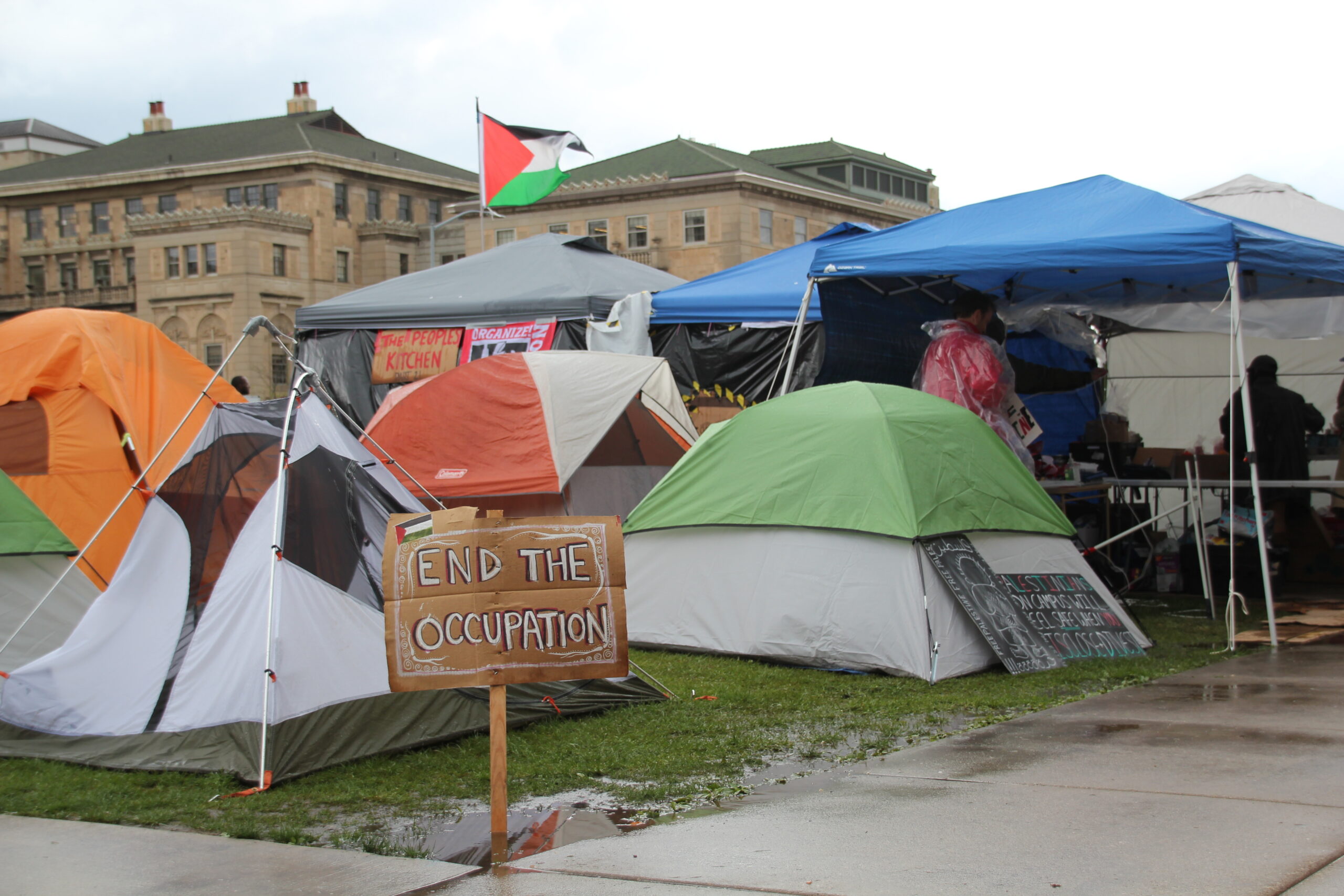 UW encampments continue as university leaders meet with pro-Palestinian protesters