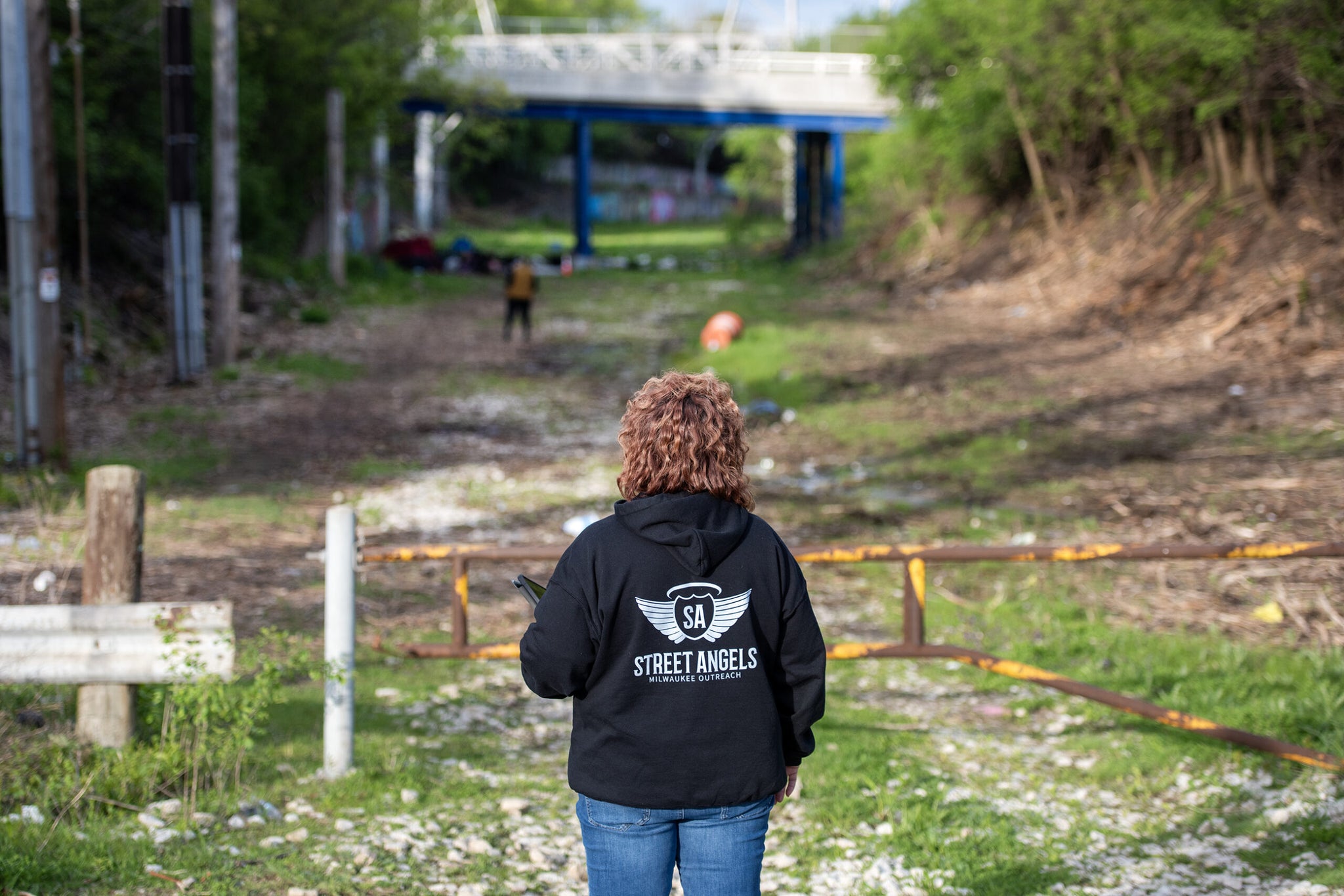 Wisconsin DOT towing some vehicles from Milwaukee County park and ride
