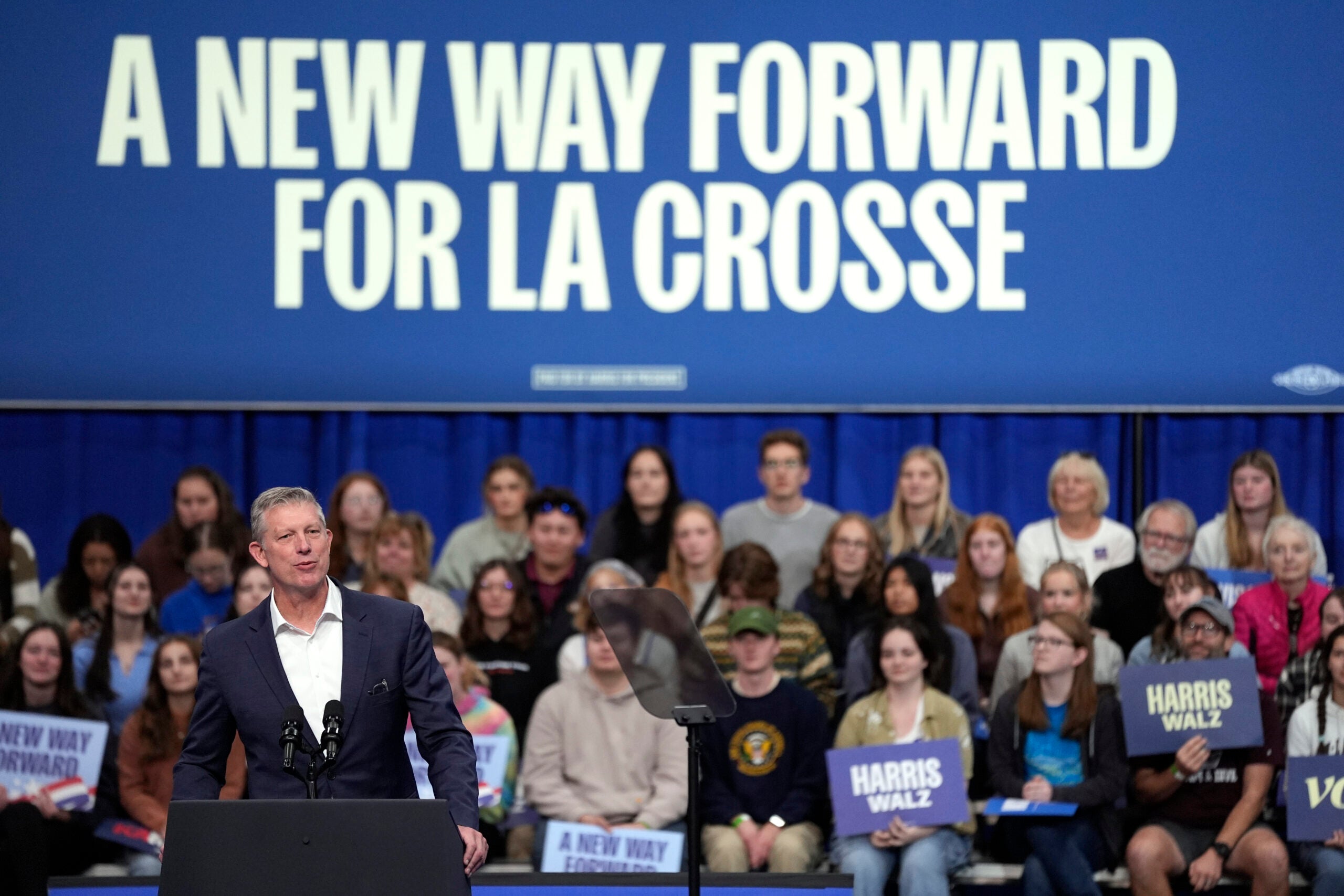 Kamala Harris storms through Wisconsin, with events in Milwaukee, Green