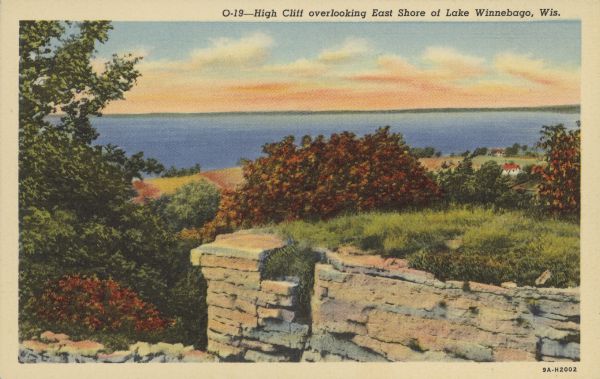 Vintage postcard showing a rocky cliff with grass and trees, overlooking the east shore of Lake Winnebago in Wisconsin under a partly cloudy sky.