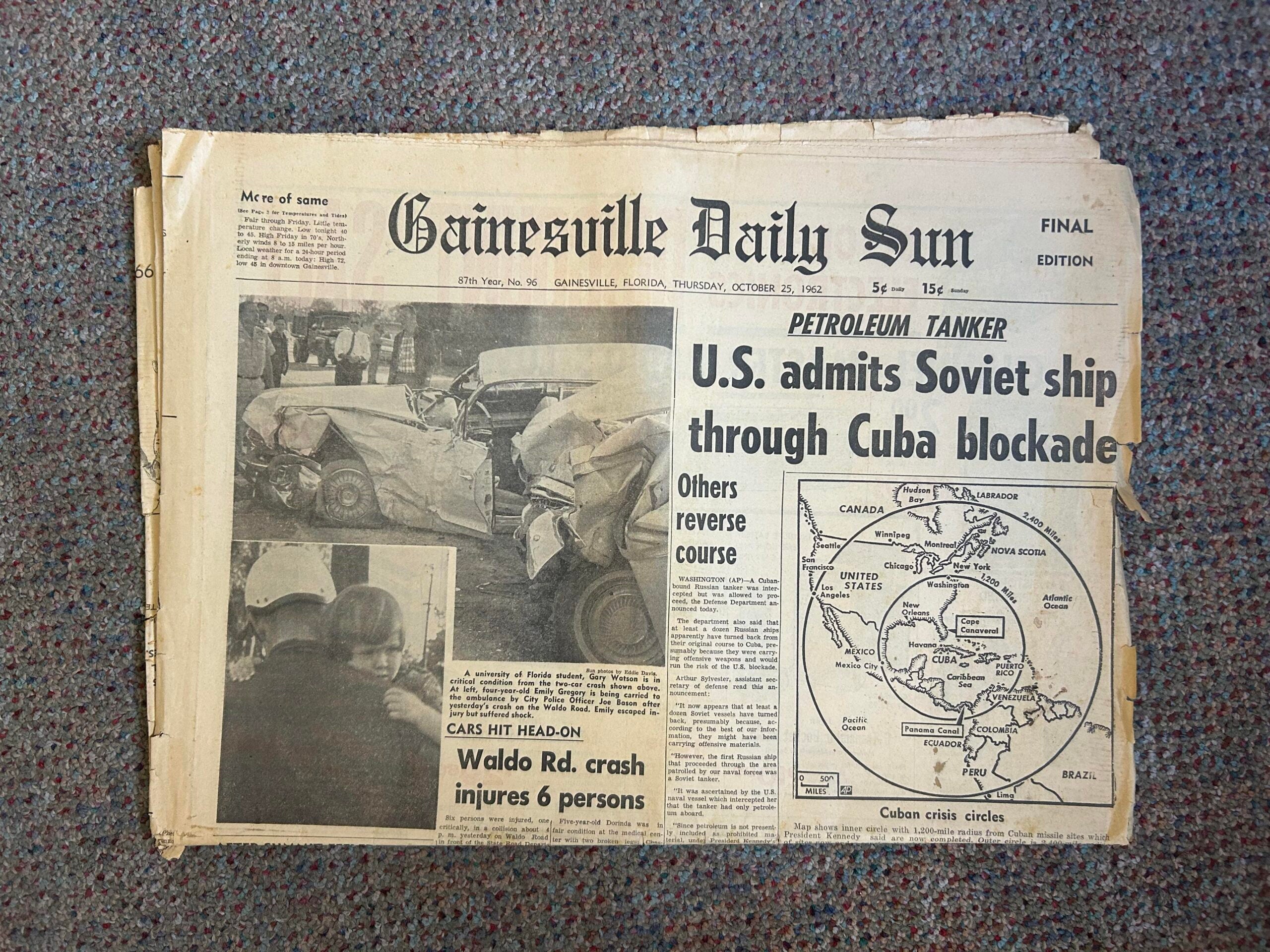 Front page of the Gainesville Daily Sun from October 25, 1962, featuring a headline about a Soviet ship and Cuba blockade, a car crash story, and a map of the Cuban missile crisis.