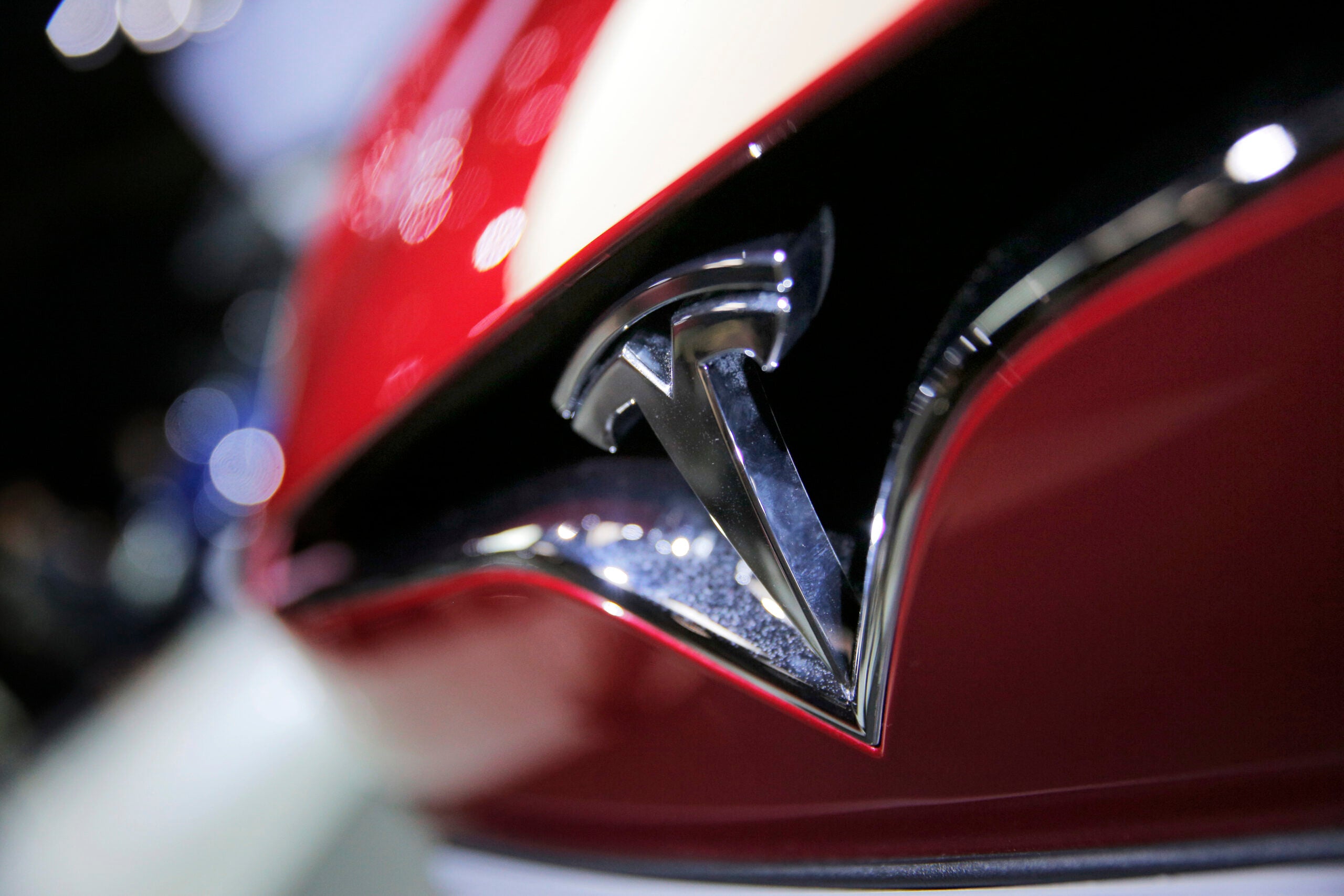 Wisconsin family sues Tesla over crash that killed 5