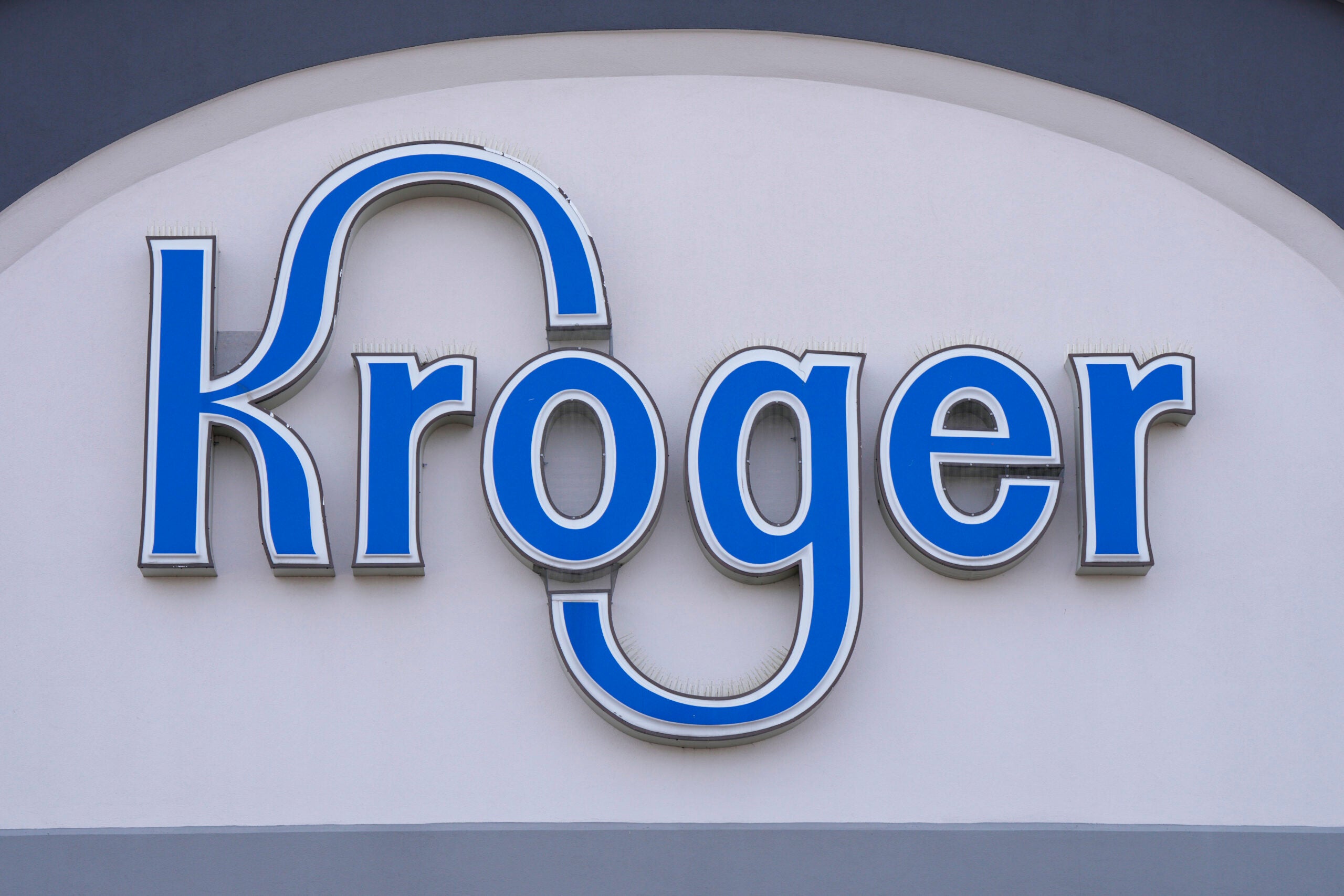 Kroger to close Pleasant Prairie fulfillment center, lay off 211 workers